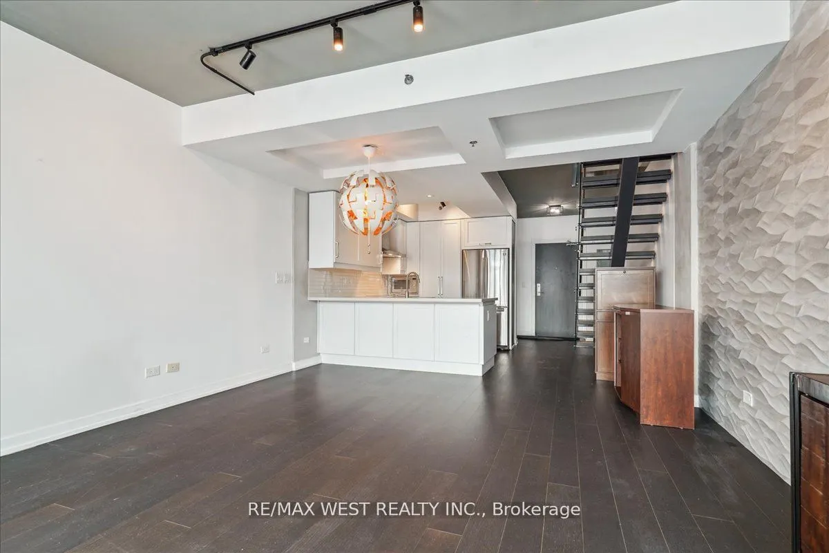 220 George Street, #903