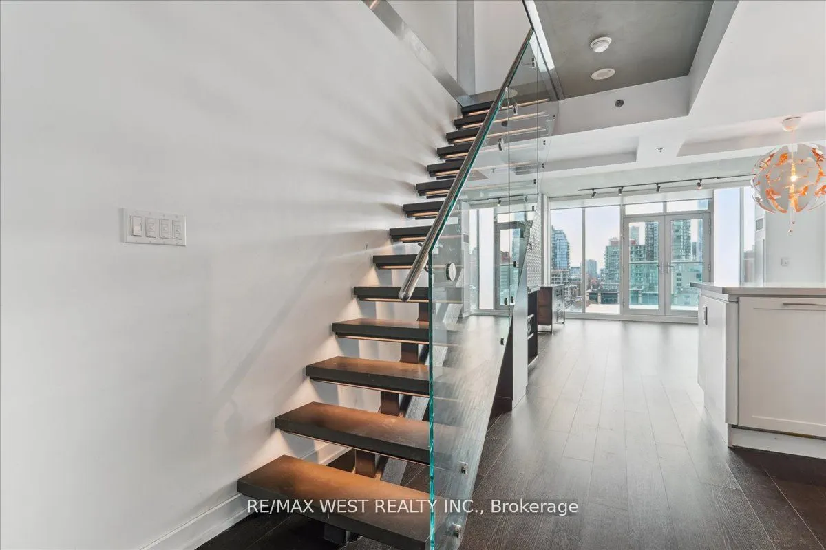 220 George Street, #903