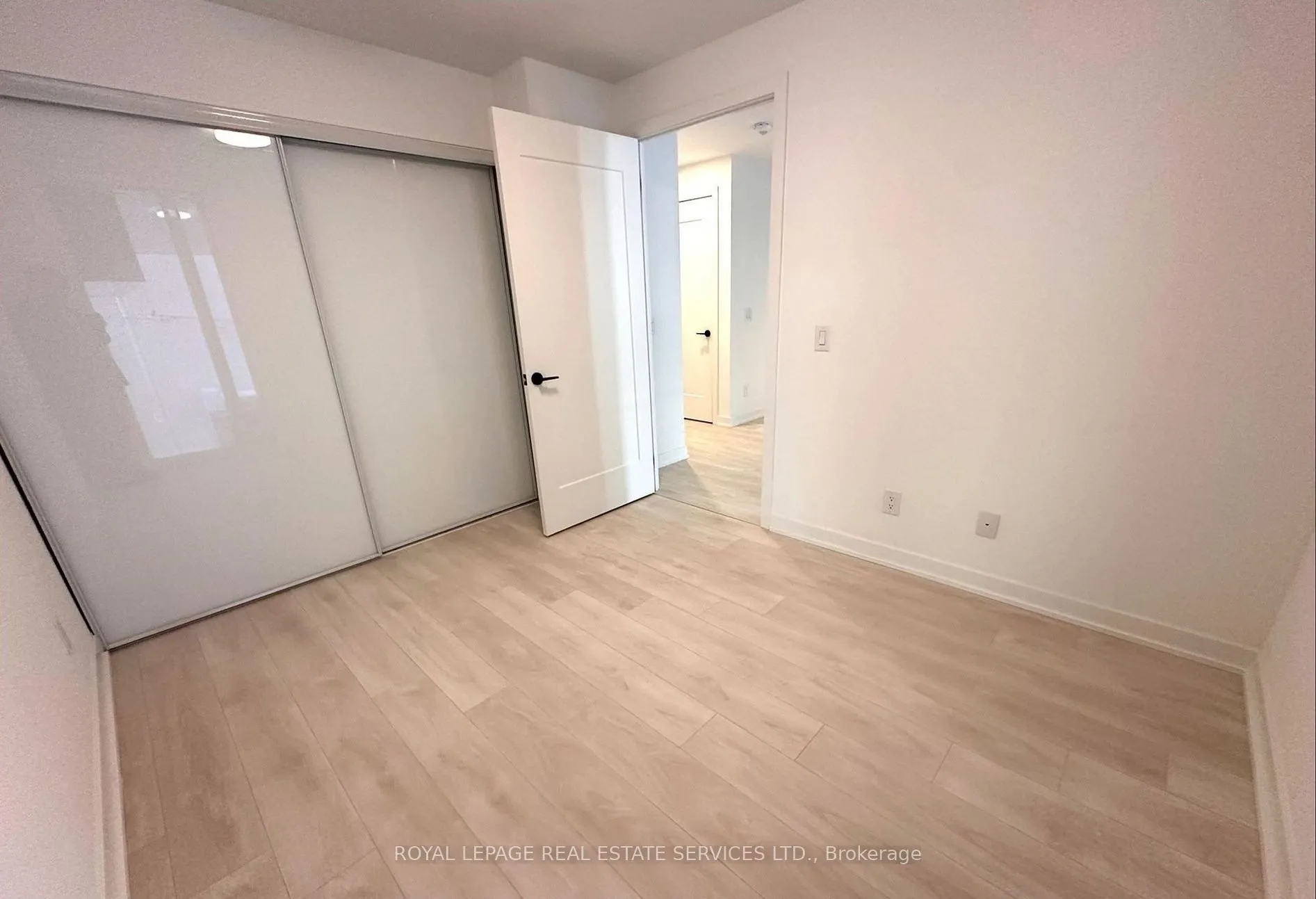 5 Defries Street N, #208