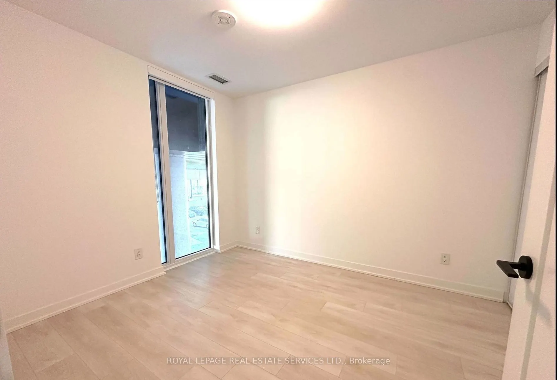 5 Defries Street N, #208
