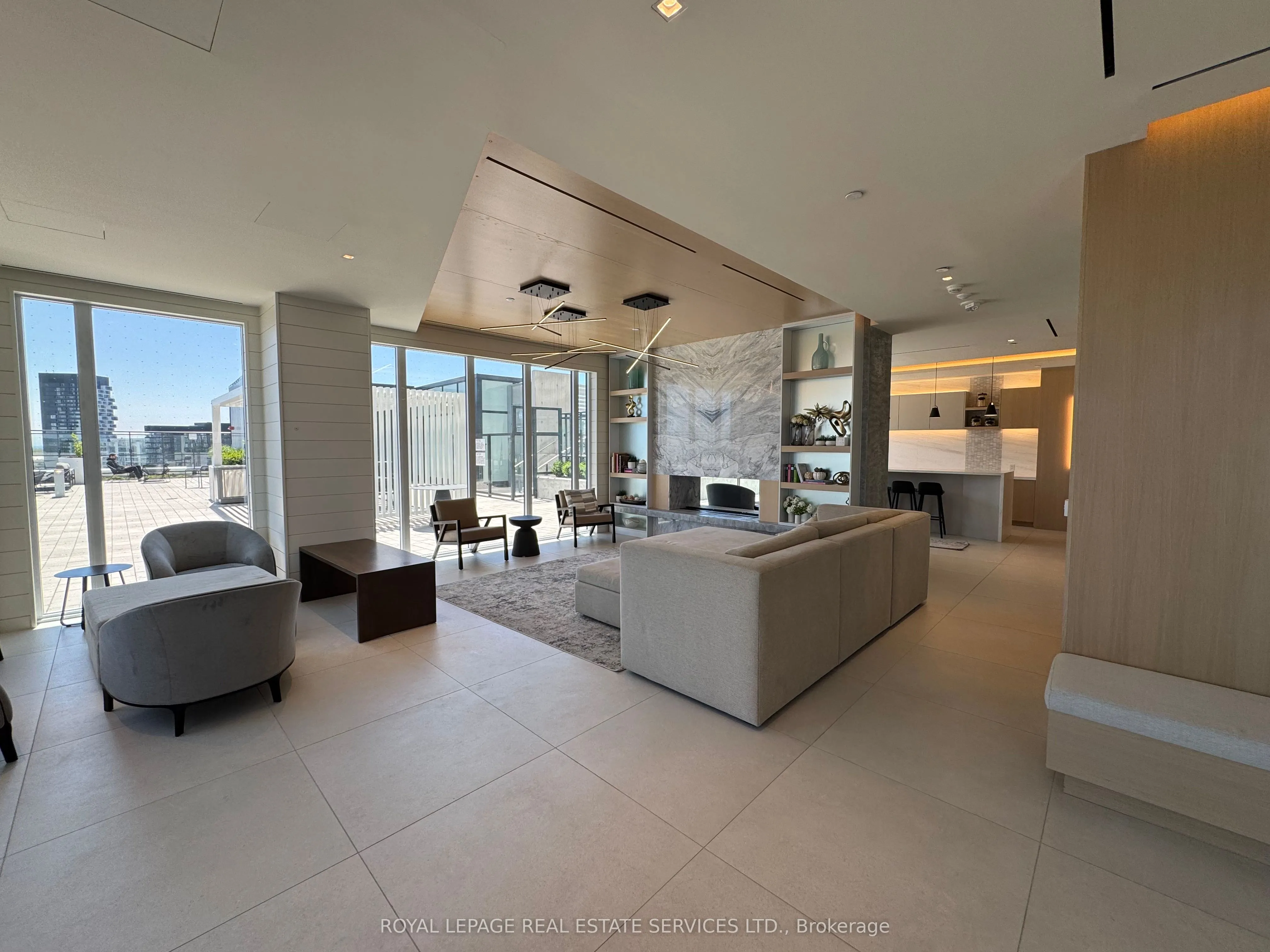 5 Defries Street N, #208