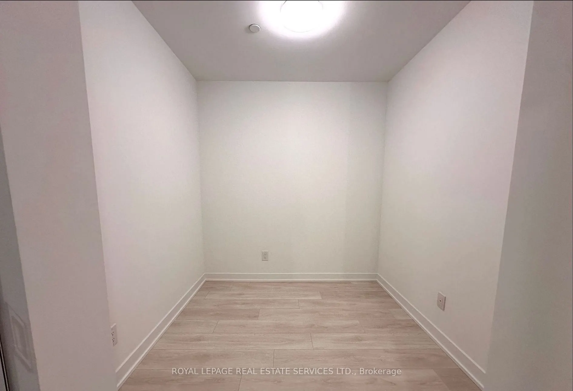 5 Defries Street N, #208