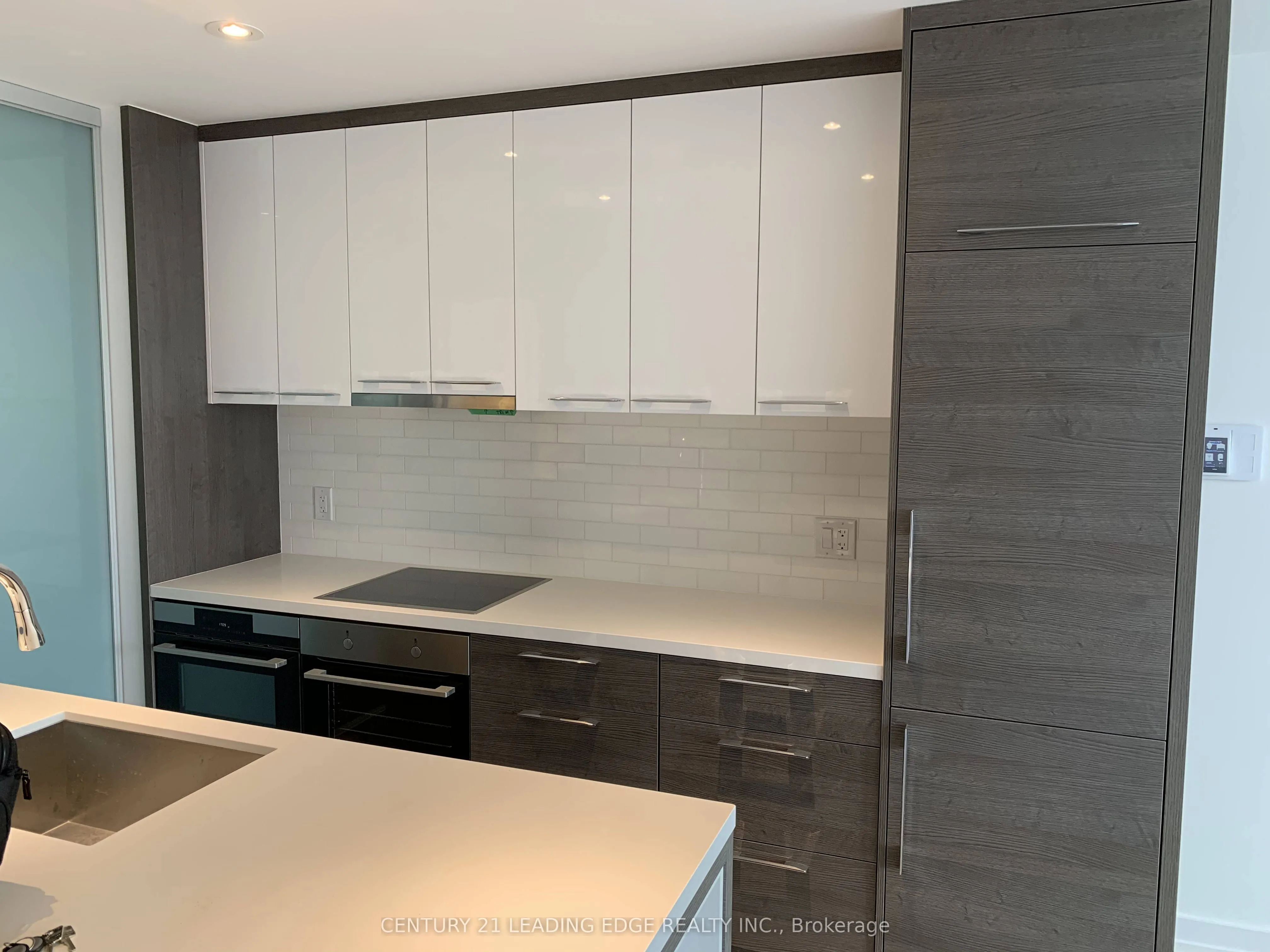 488 University Avenue, #3301