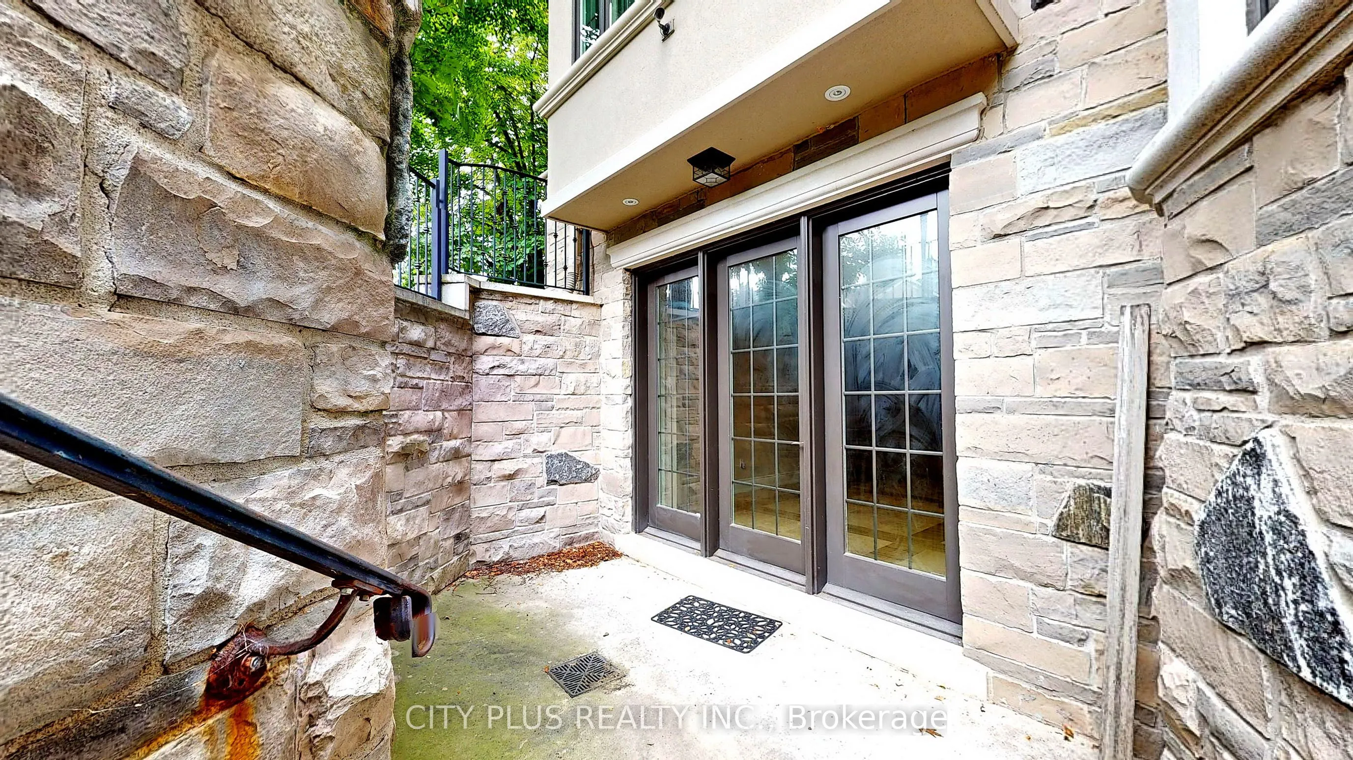91 Aldershot Crescent
