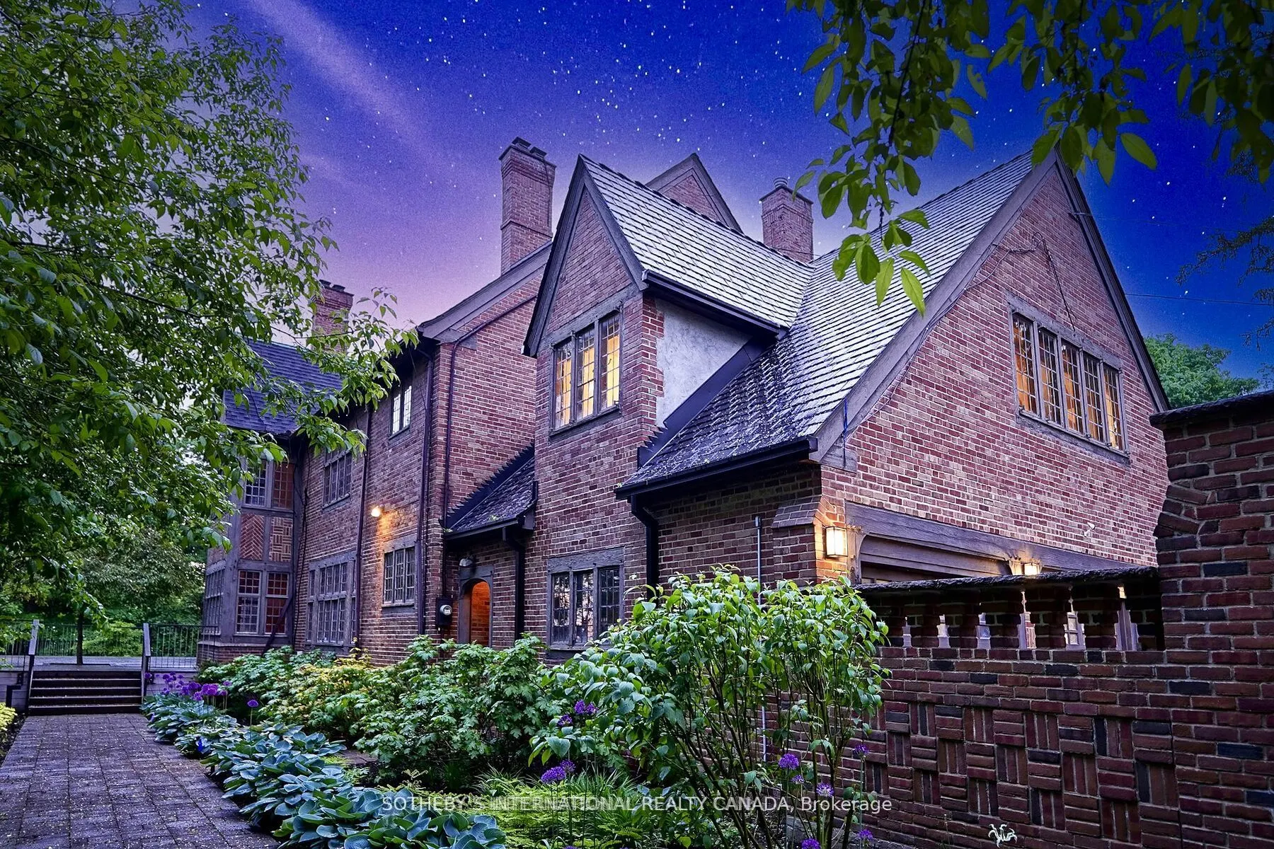 372 Old Yonge Street