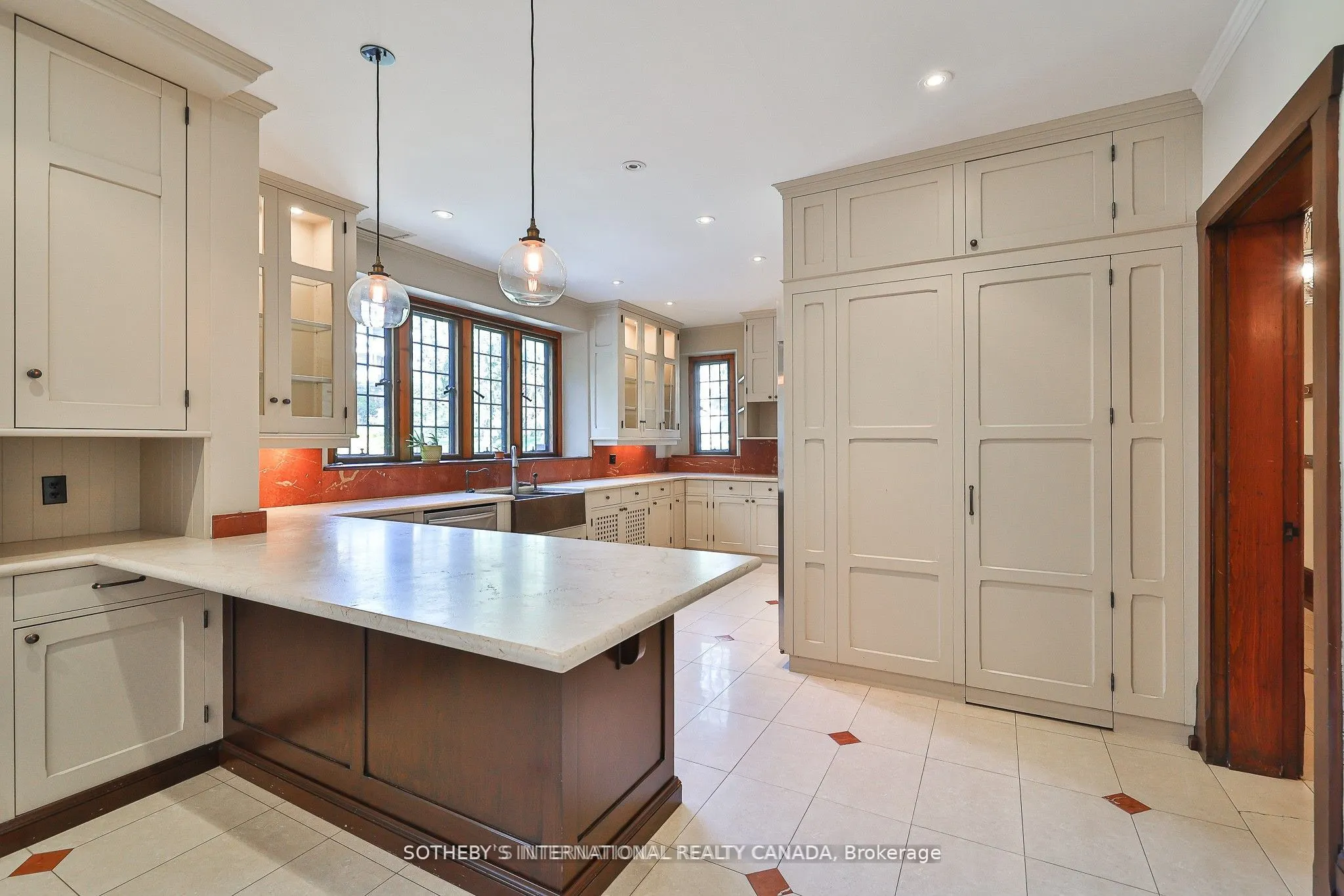 372 Old Yonge Street