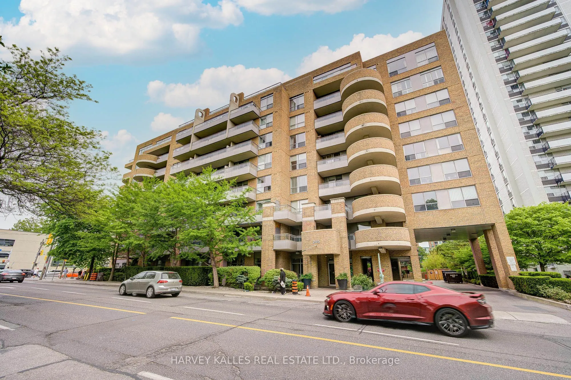 245 Davisville Avenue, #LPH01