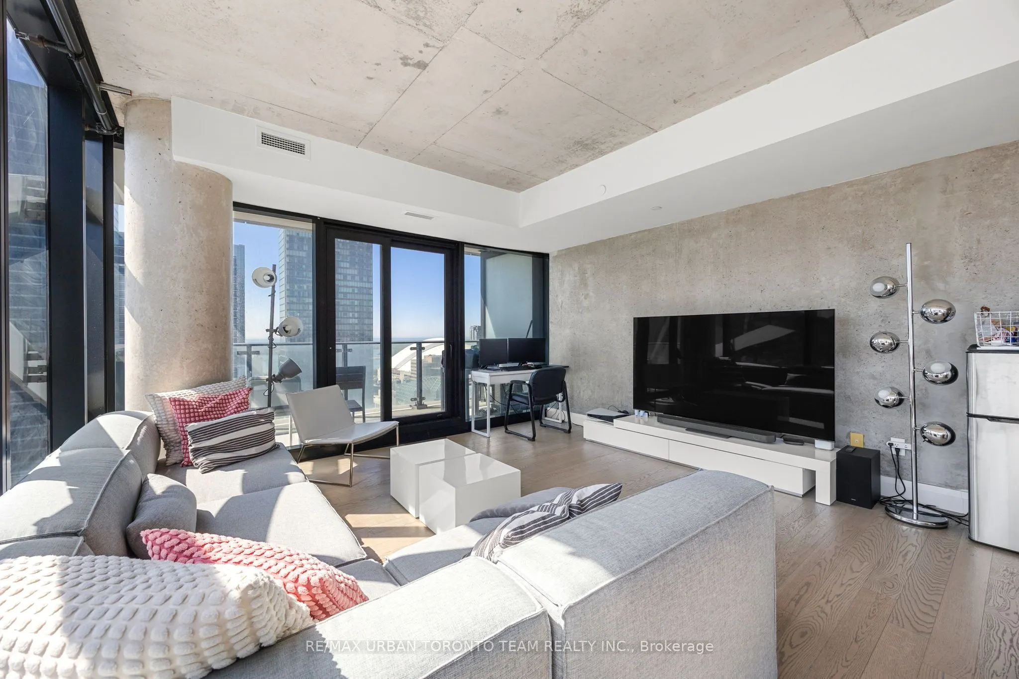 224 King Street W, #2804