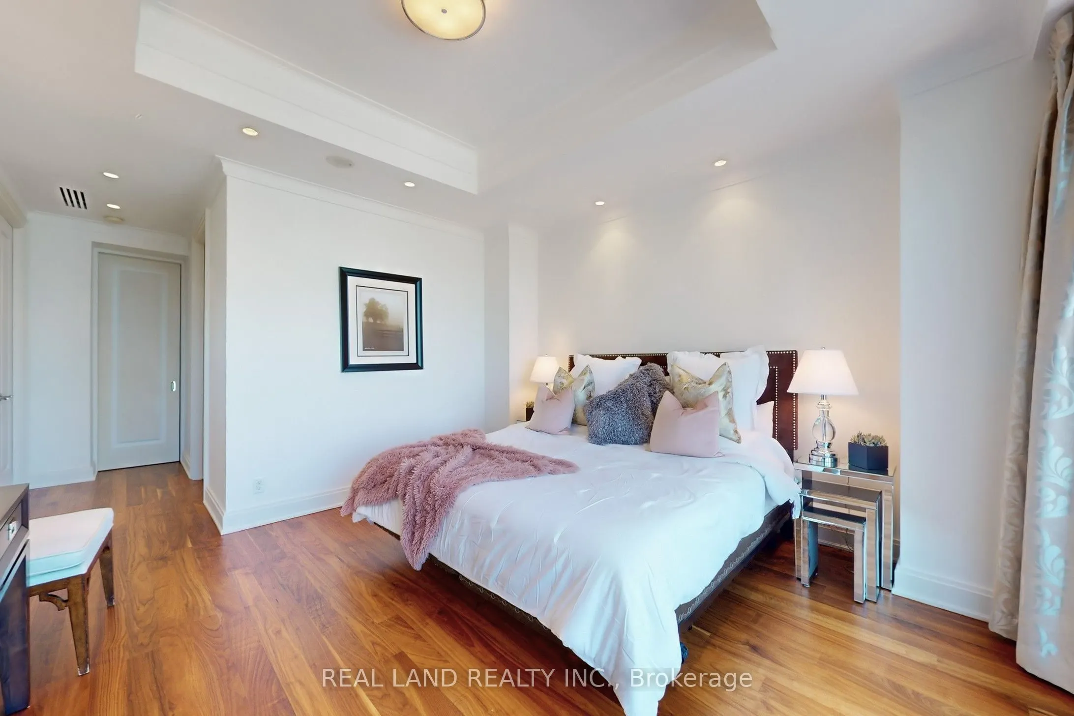 206 Bloor Street W, #1001