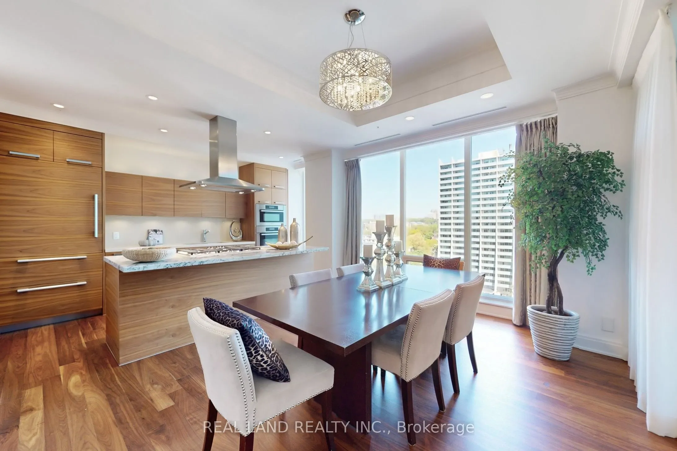 206 Bloor Street W, #1001