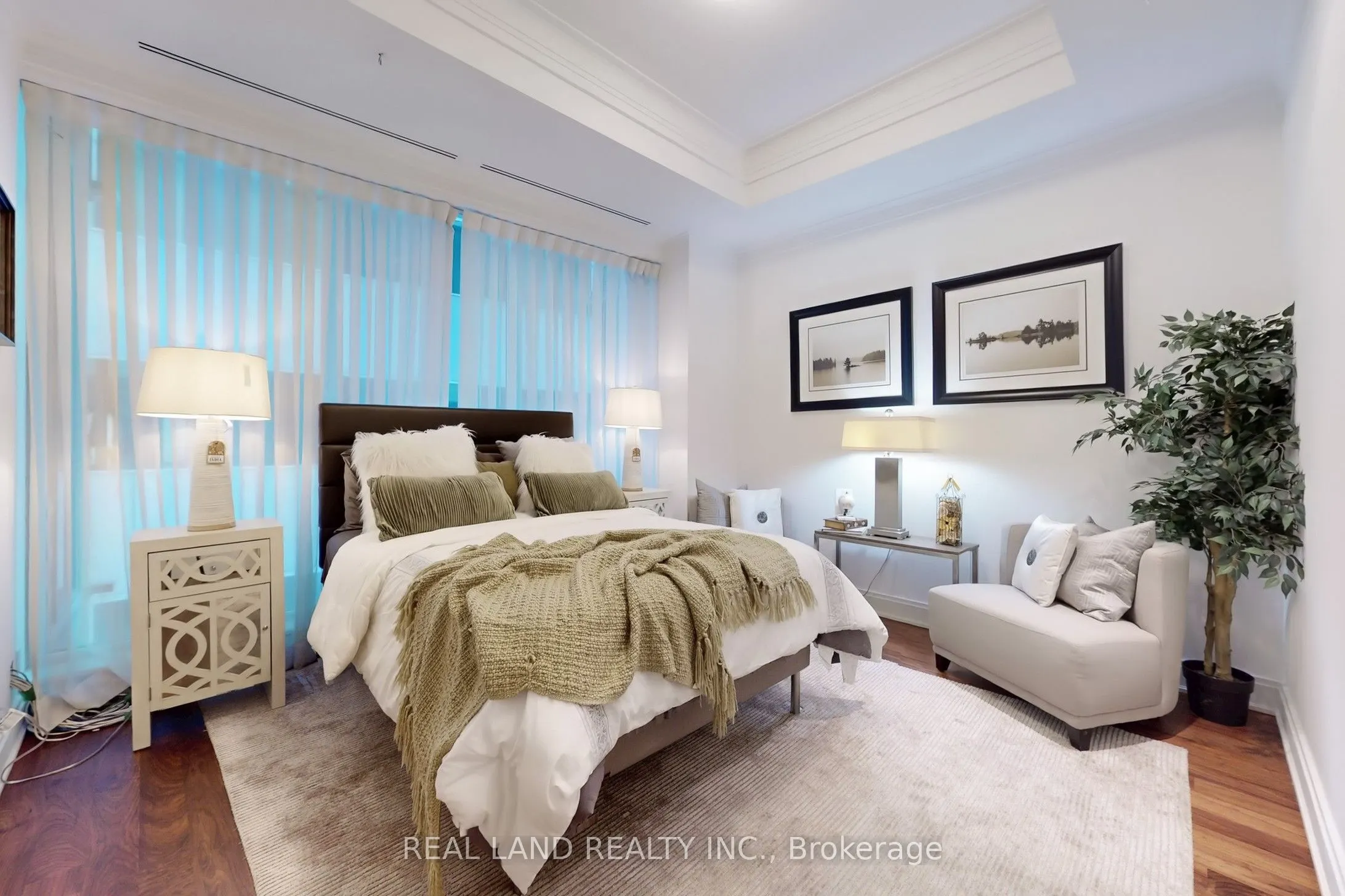 206 Bloor Street W, #1001