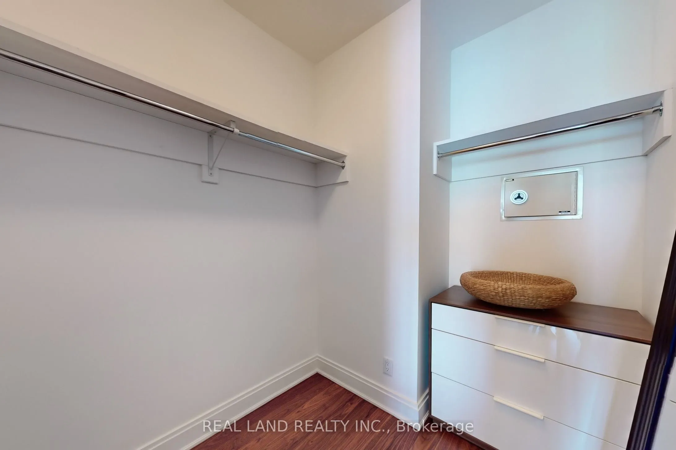 206 Bloor Street W, #1001