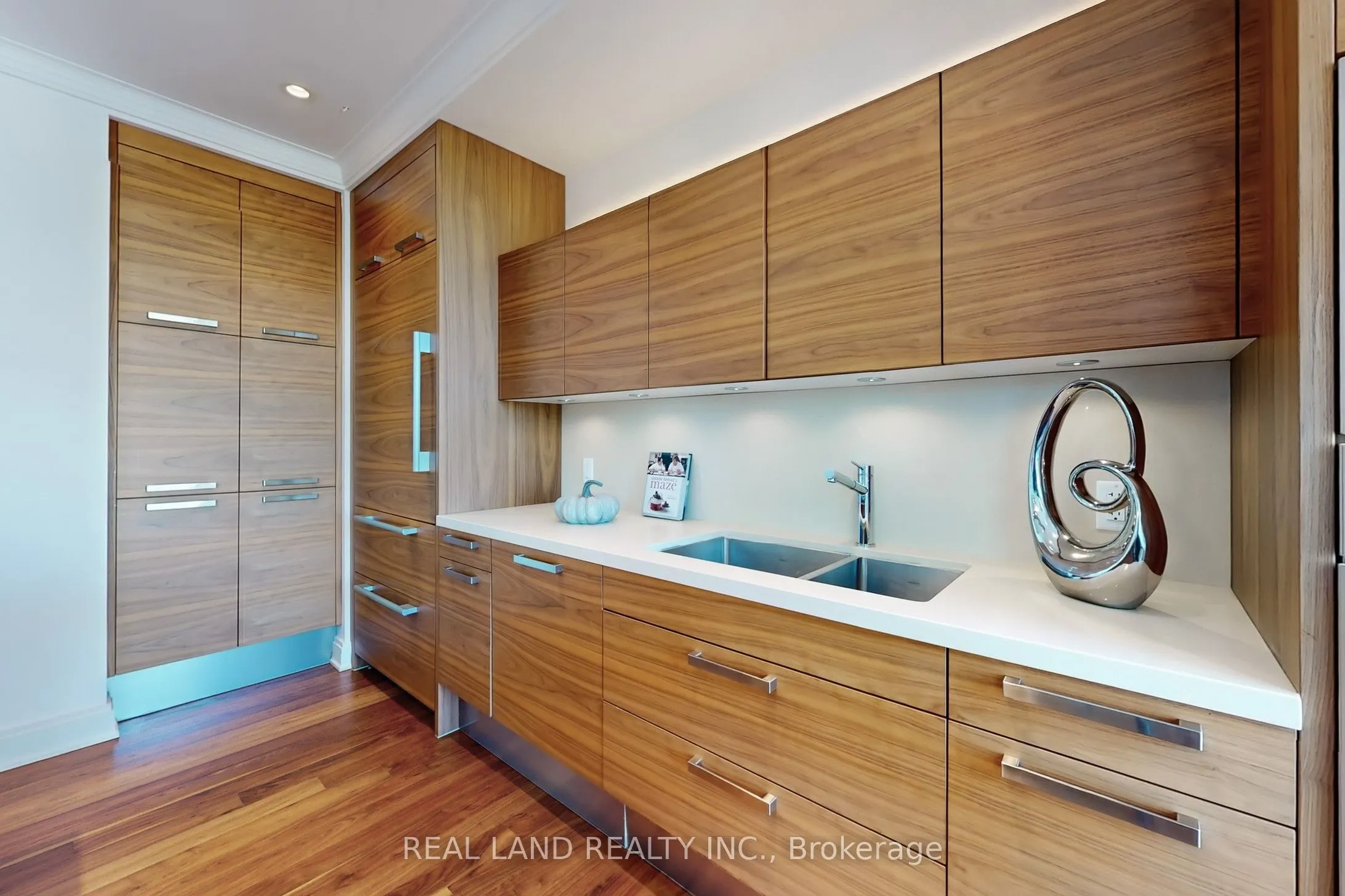 206 Bloor Street W, #1001