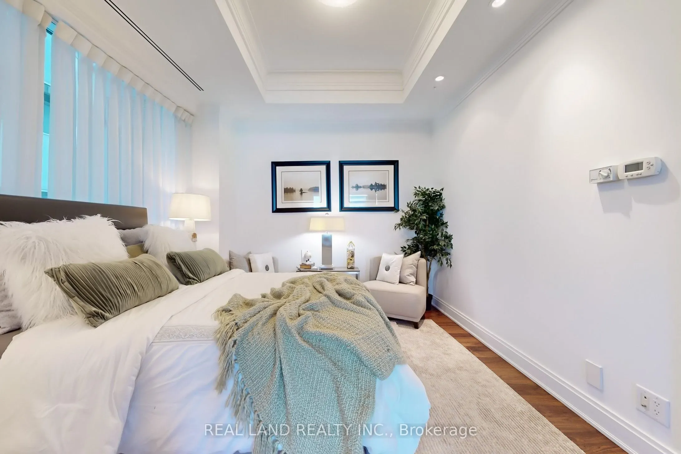 206 Bloor Street W, #1001