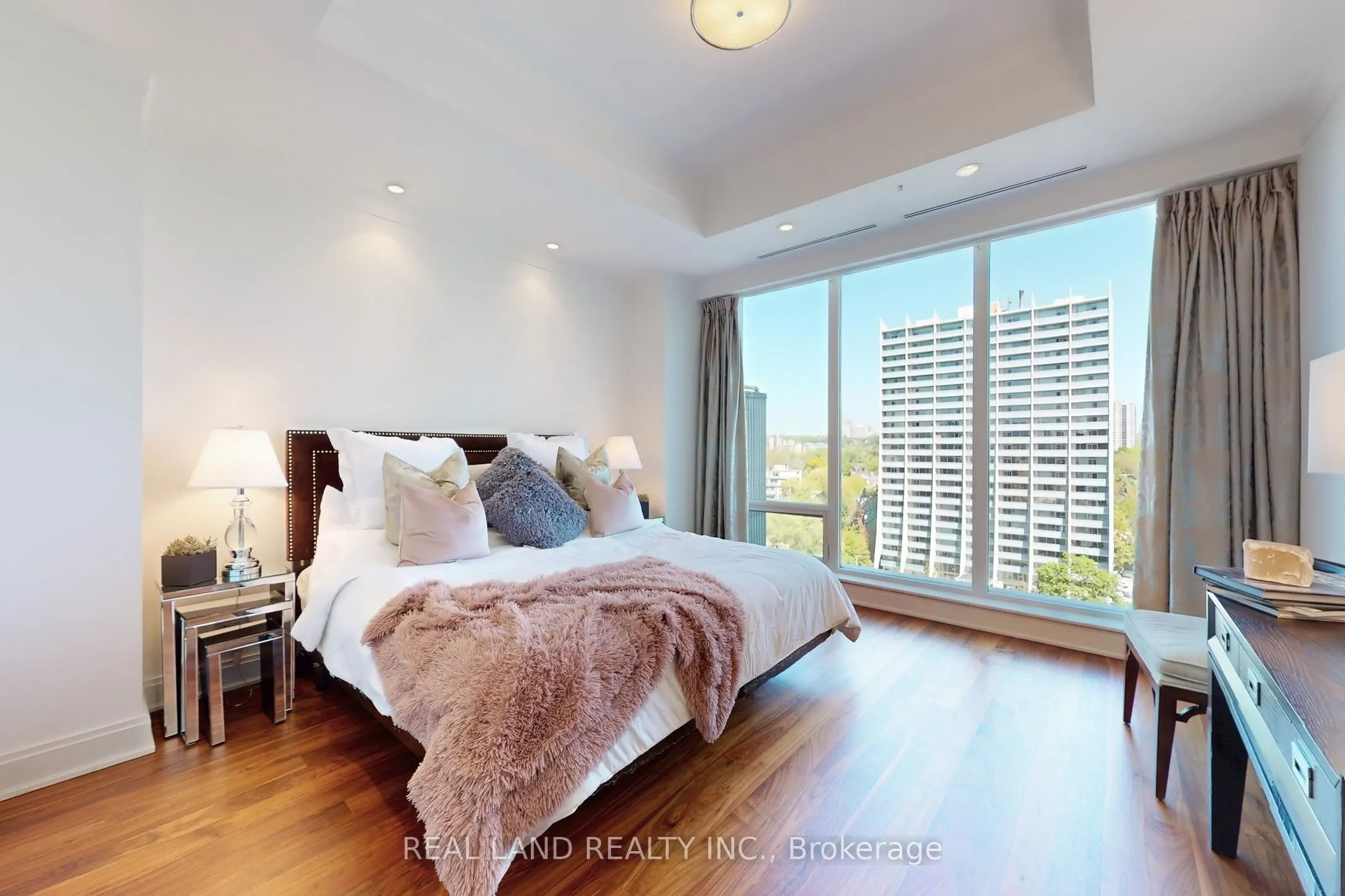 206 Bloor Street W, #1001