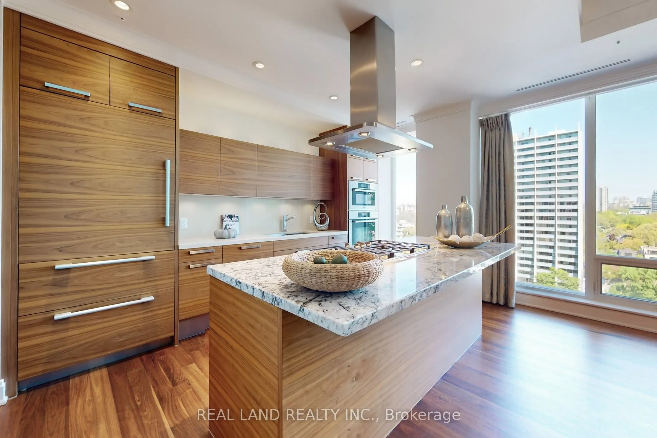 206 Bloor Street W, #1001