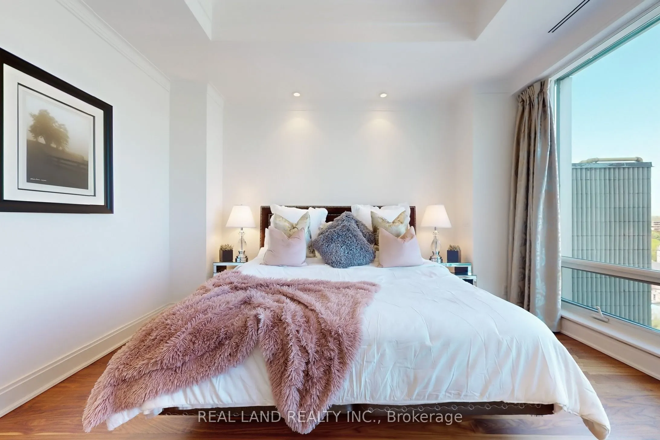 206 Bloor Street W, #1001