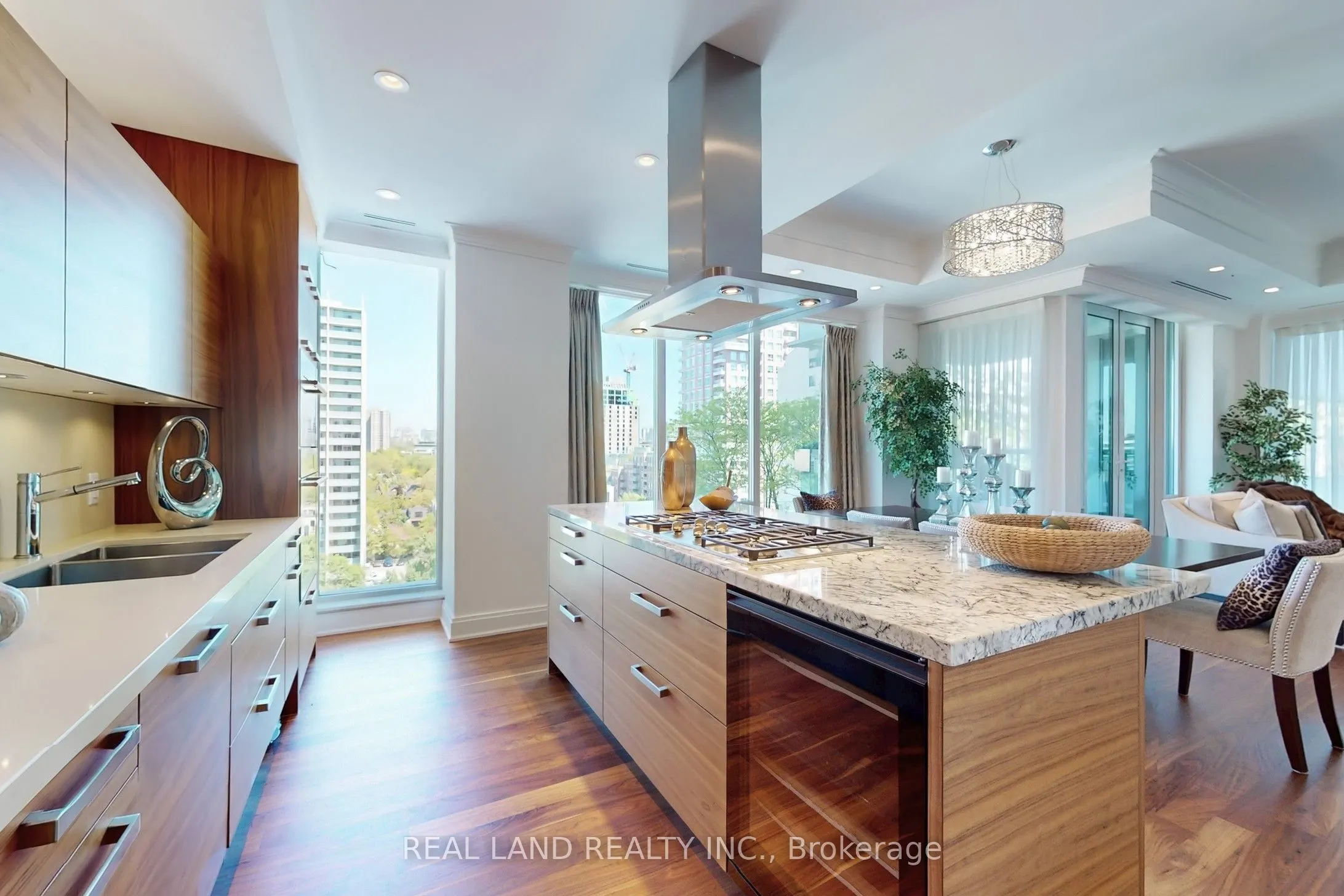 206 Bloor Street W, #1001