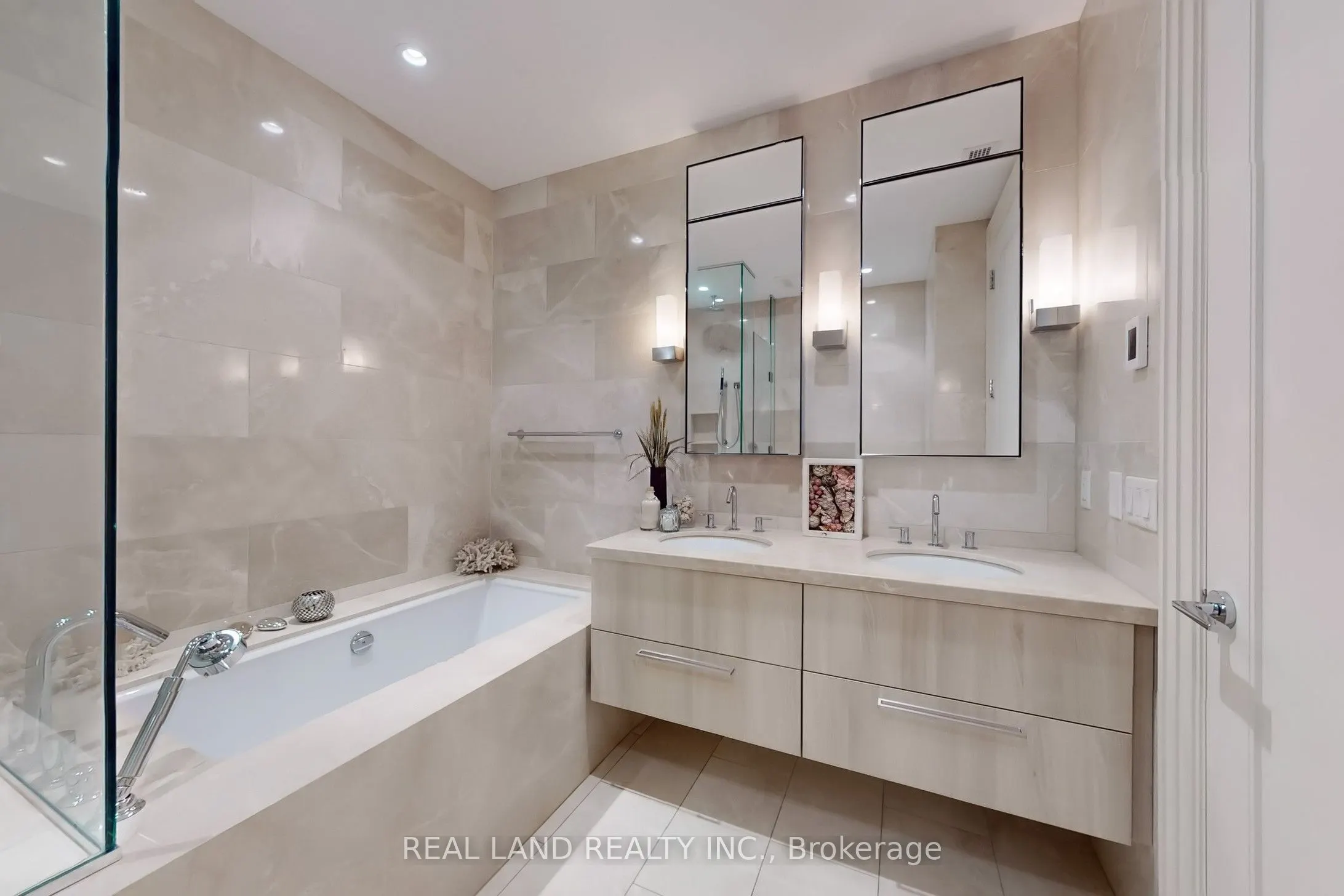 206 Bloor Street W, #1001