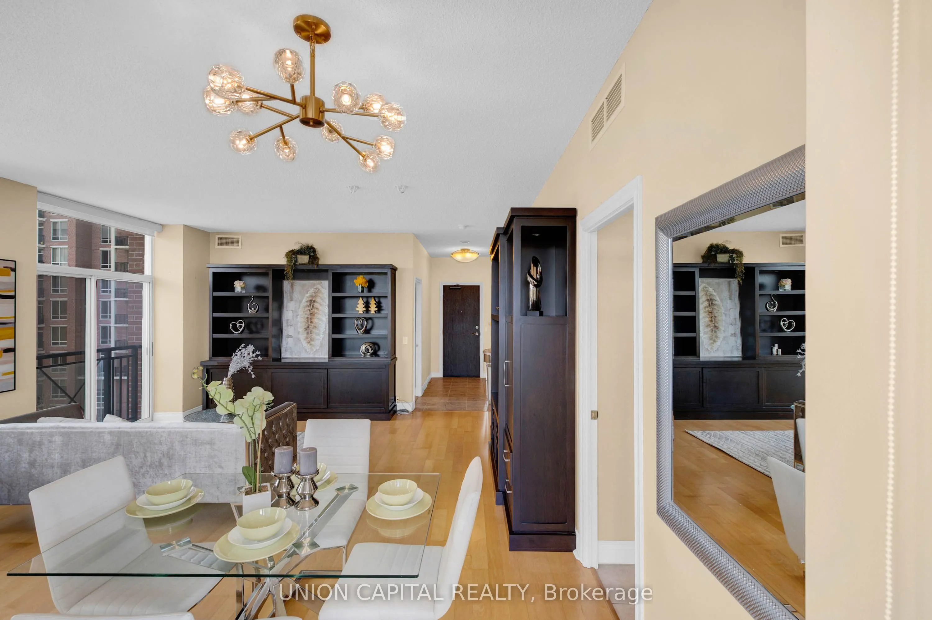 1101 Leslie Street, #806