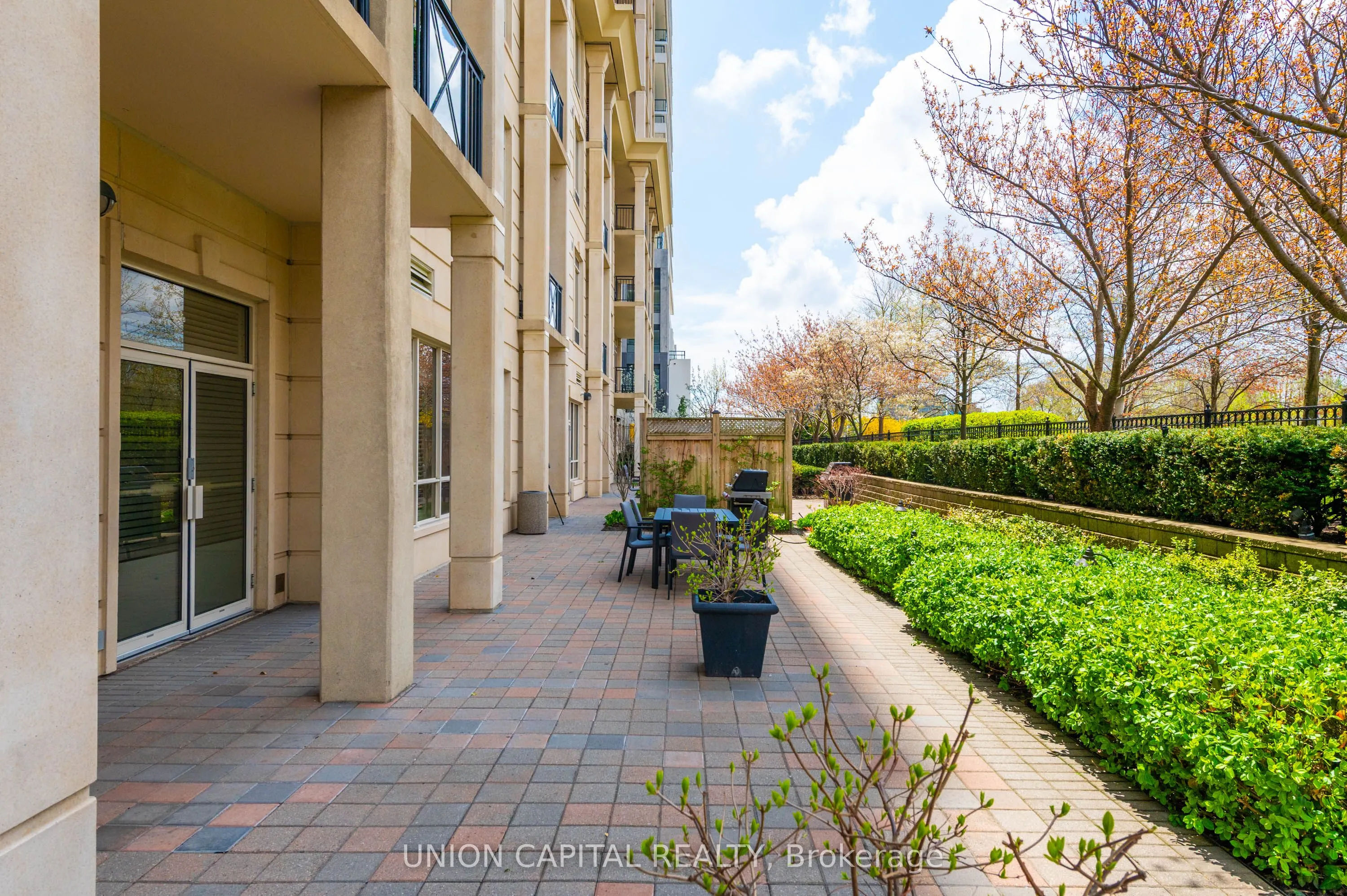 1101 Leslie Street, #806