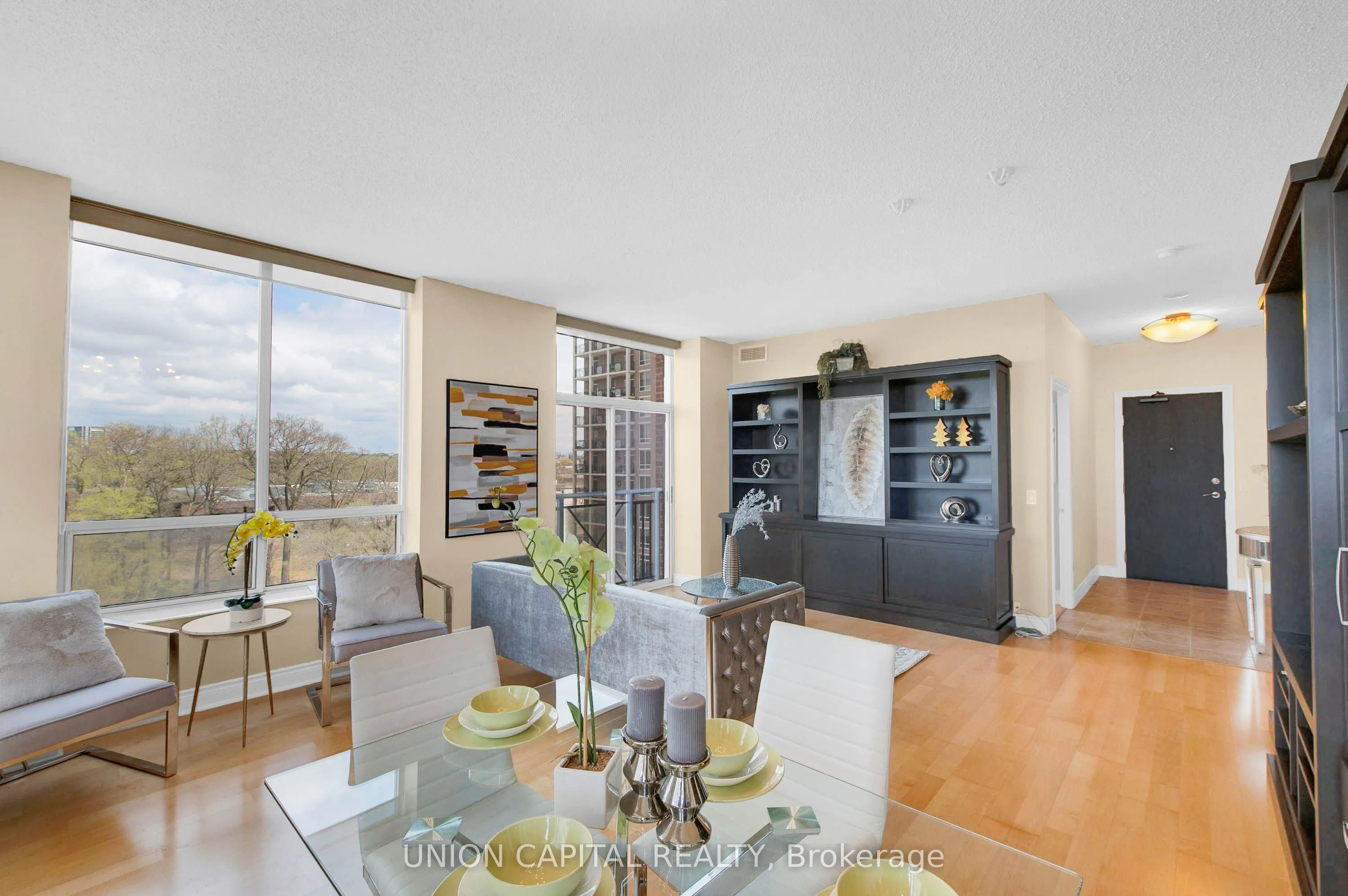 1101 Leslie Street, #806