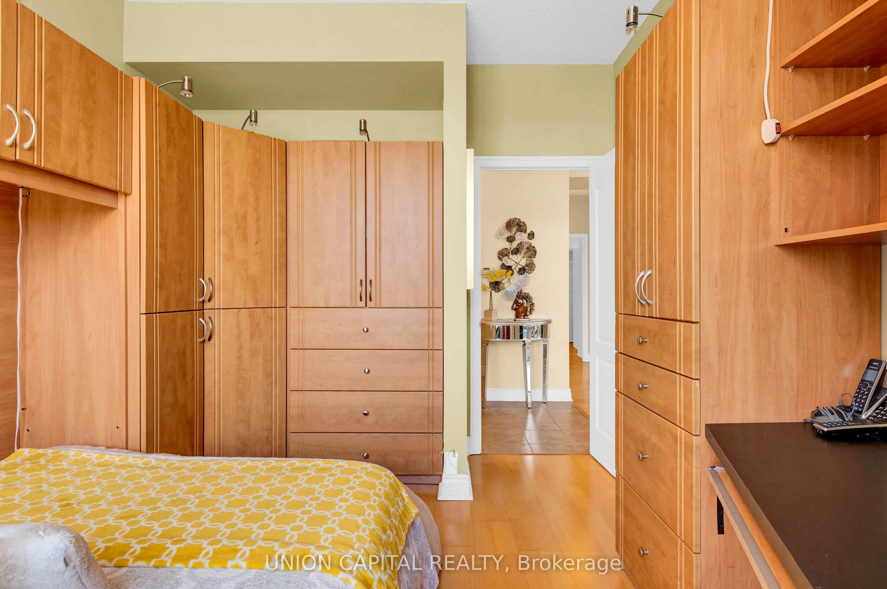 1101 Leslie Street, #806