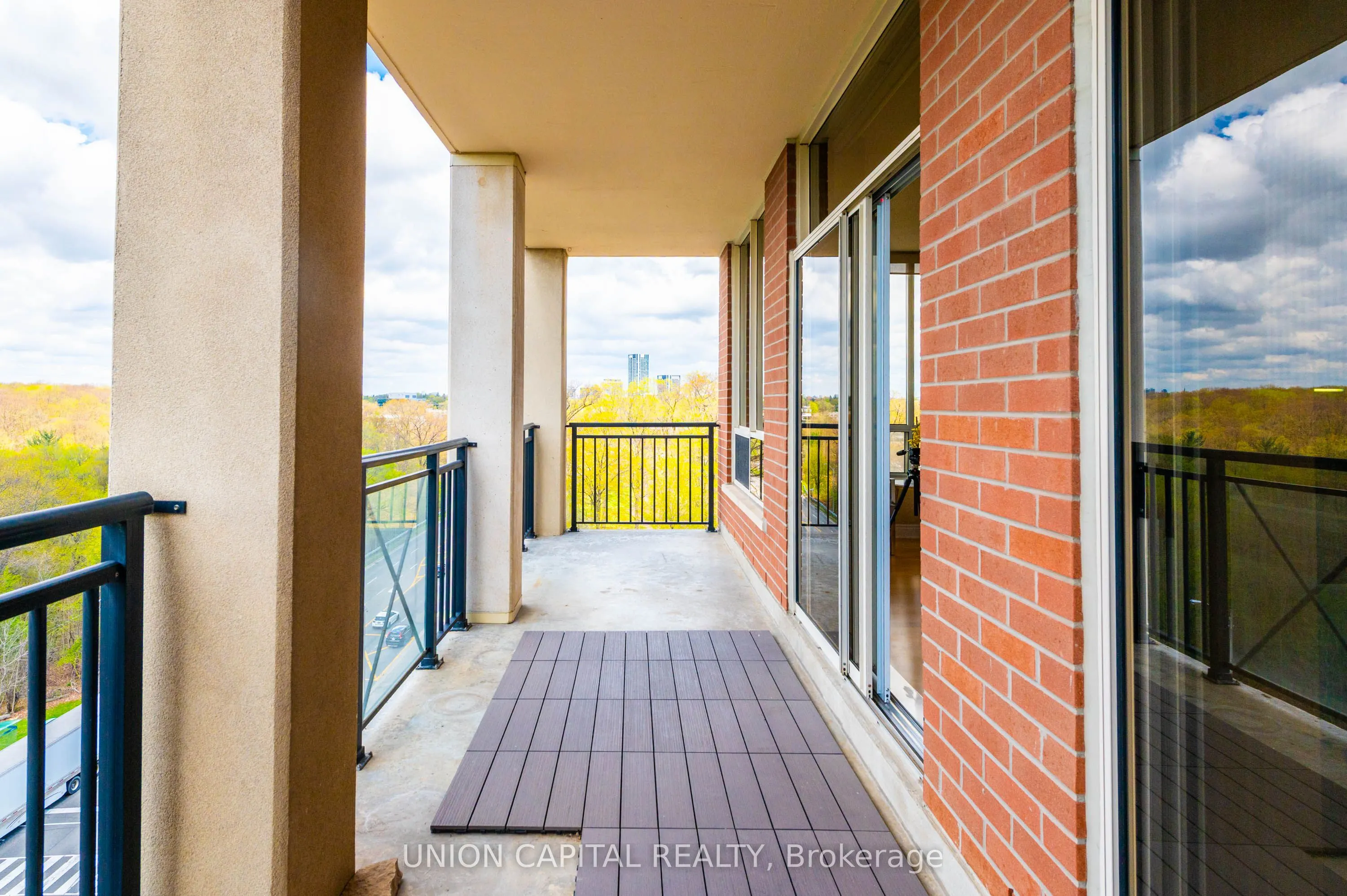 1101 Leslie Street, #806