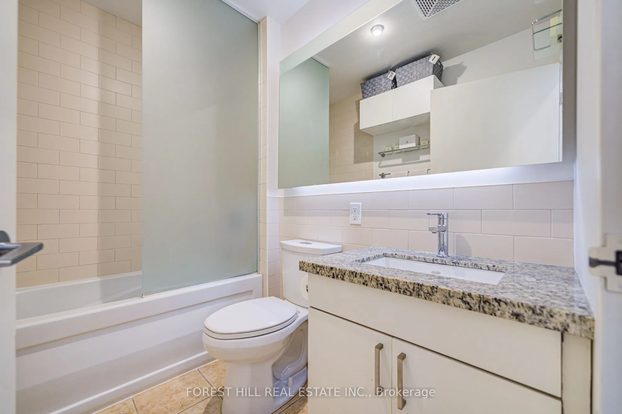 1005 King Street W, #122
