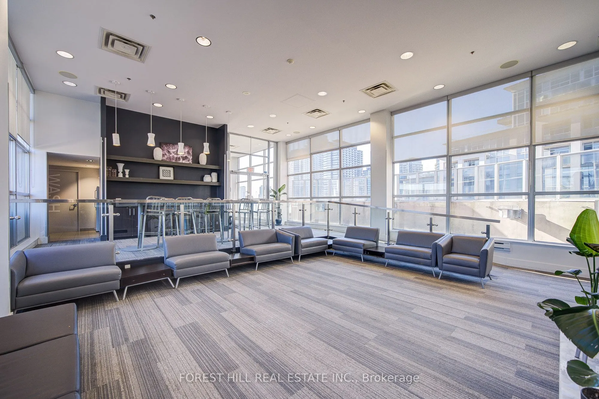 1005 King Street W, #122