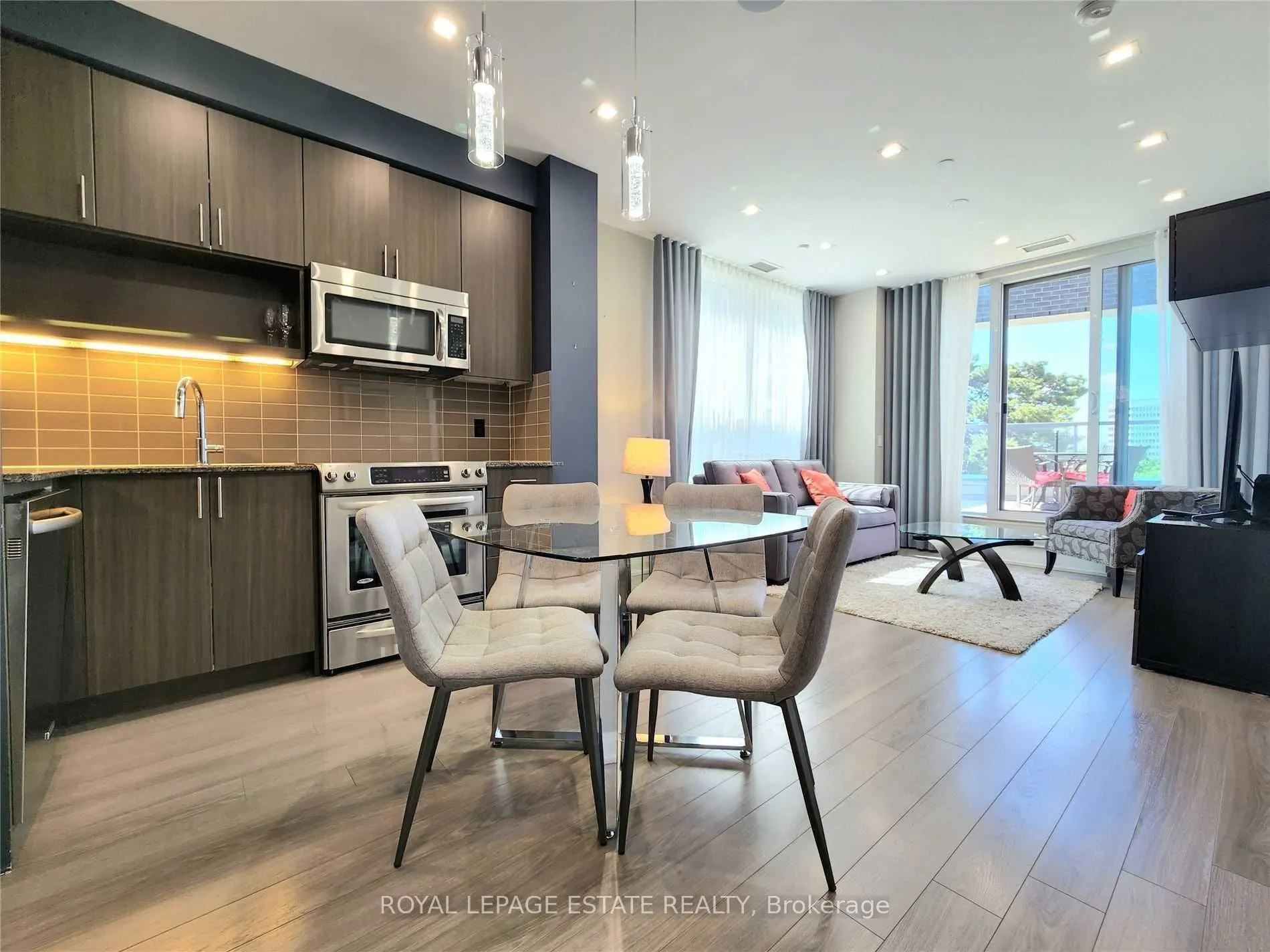 18 Graydon Hall Drive, #211