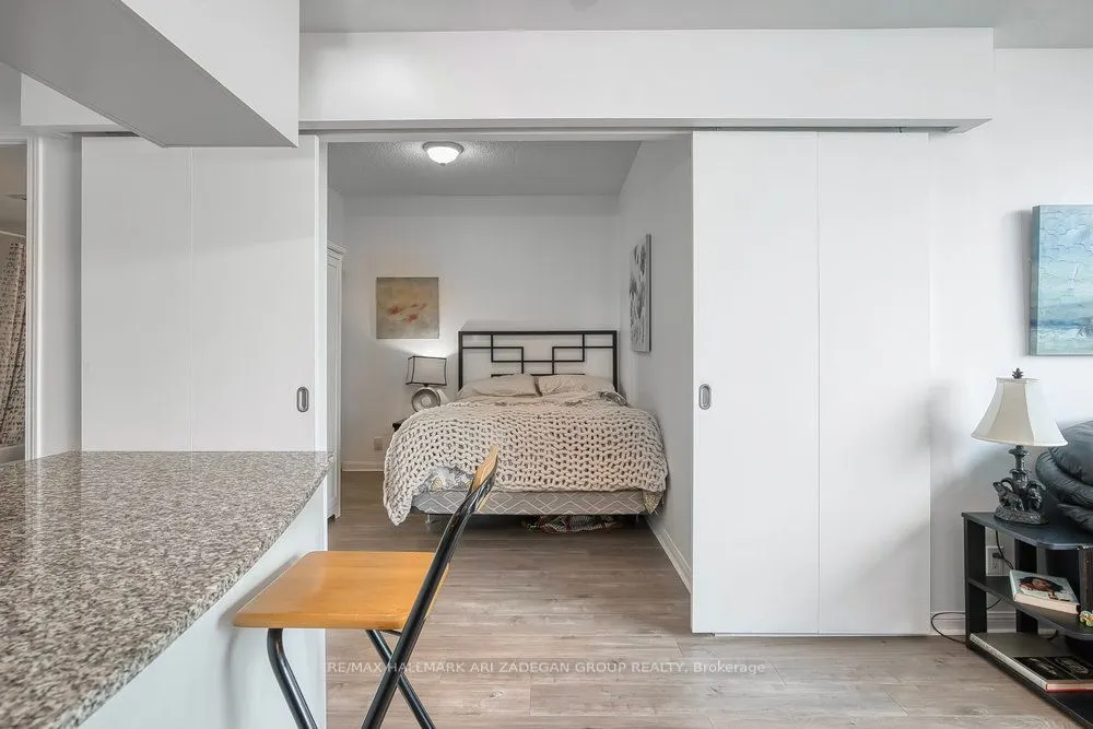 230 Queens Quay W, #1518