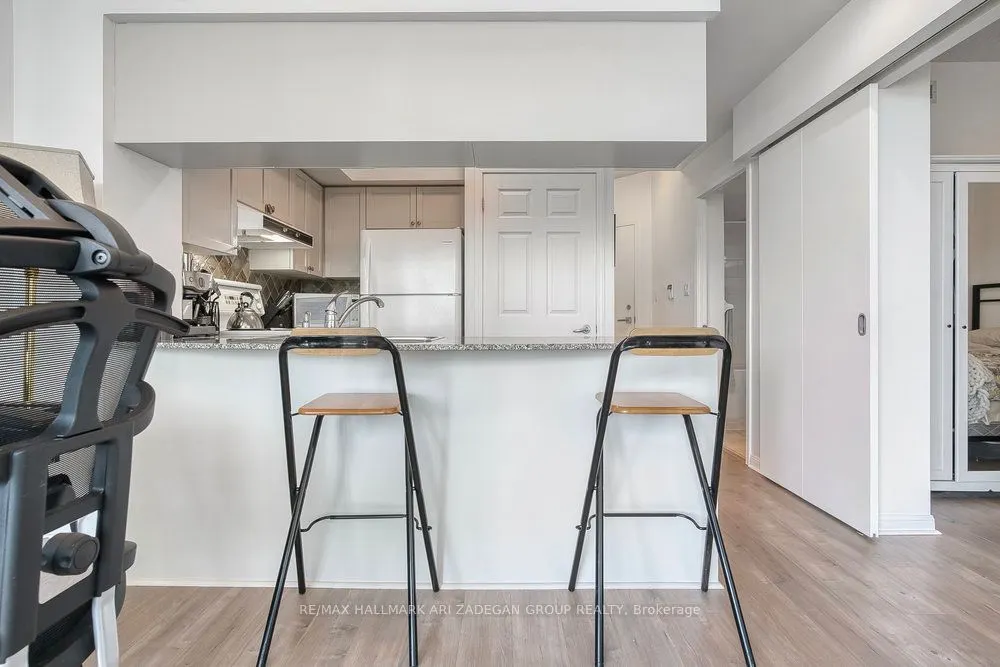 230 Queens Quay W, #1518