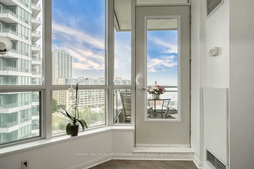 230 Queens Quay W, #1518