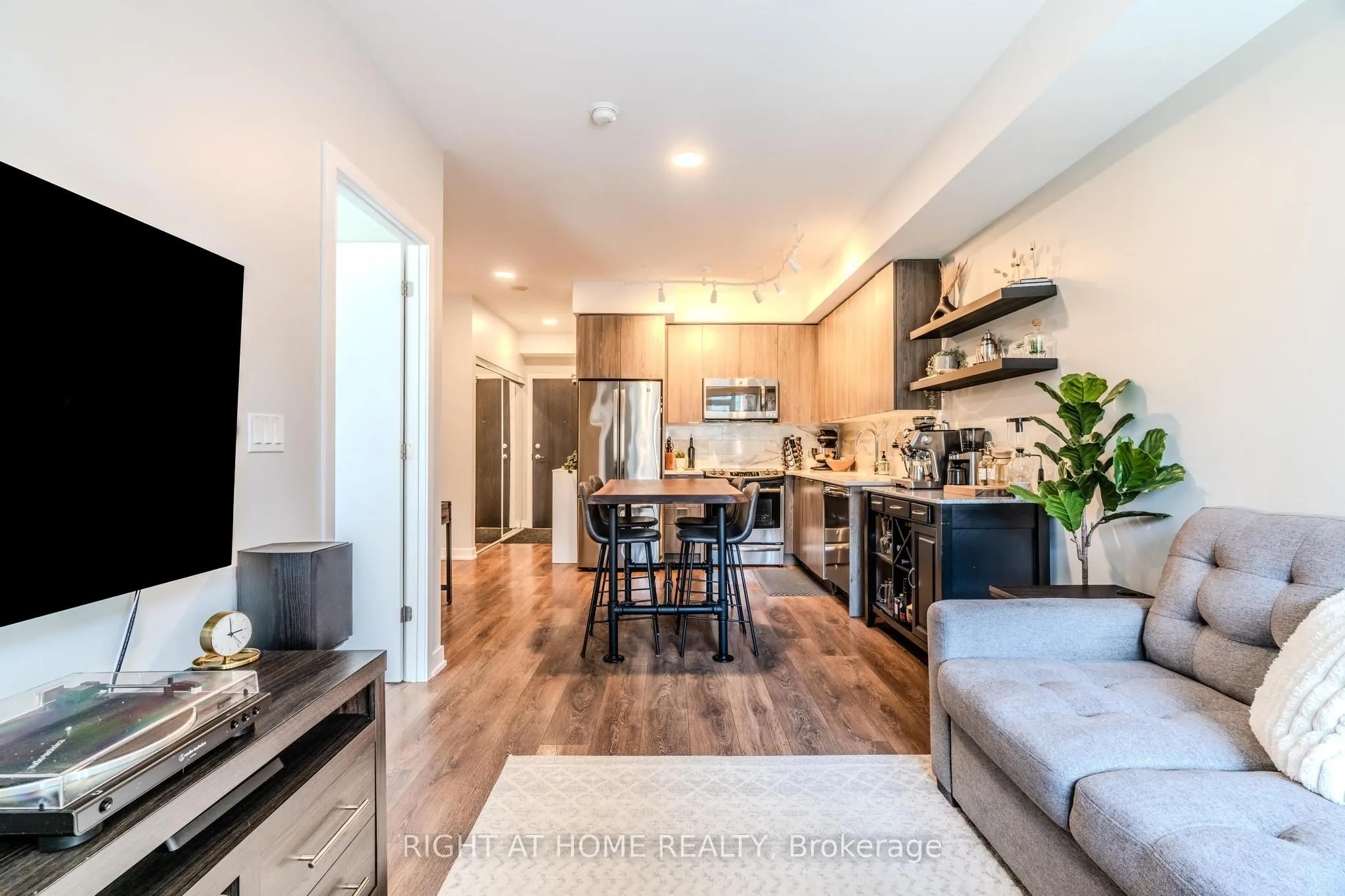 50 Bruyeres Mews, #625