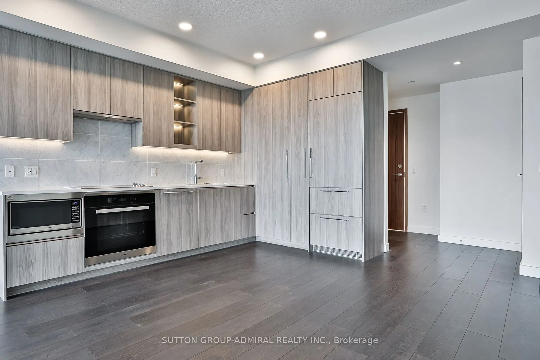 85 McMahon Drive, #3507