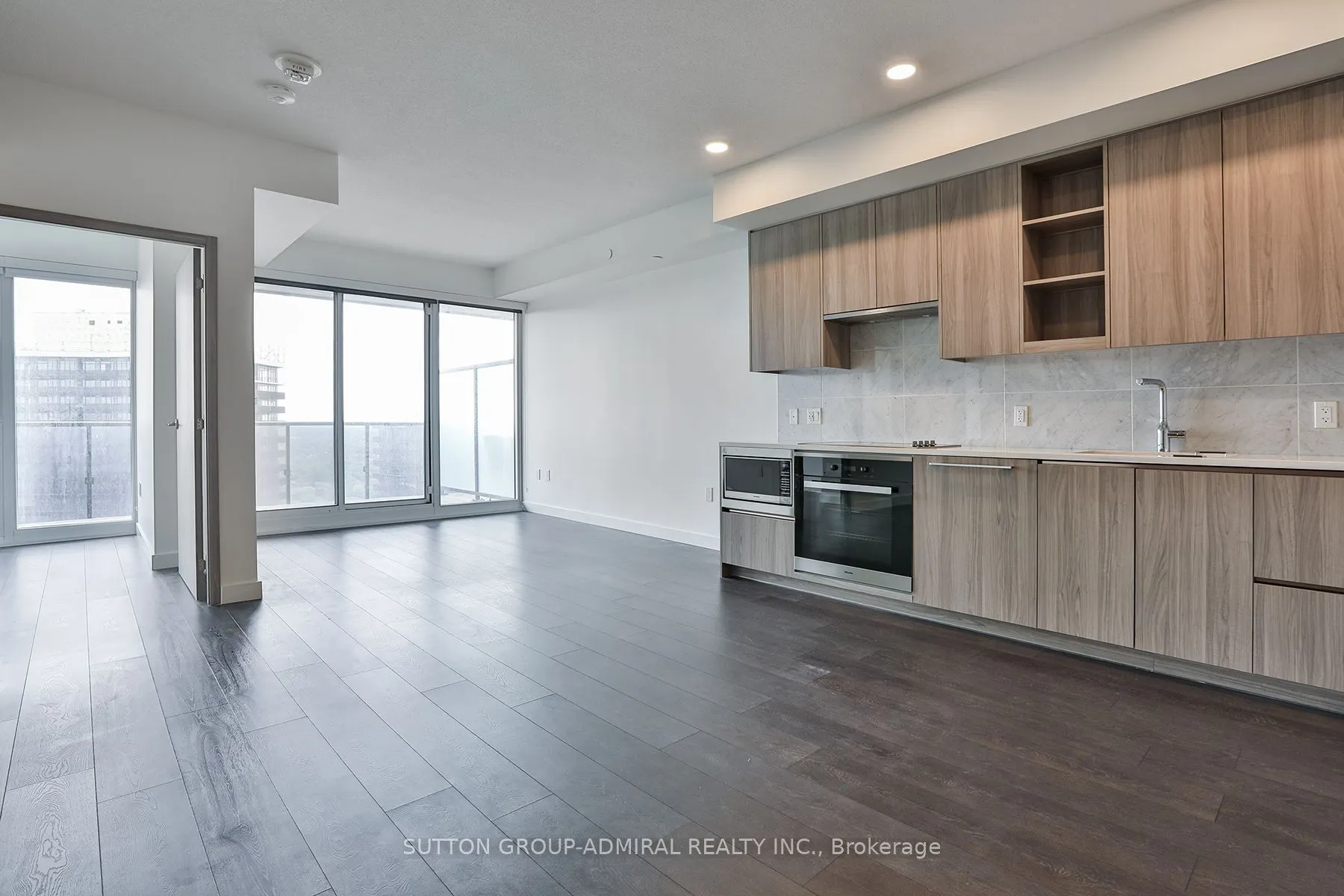 85 McMahon Drive, #3507