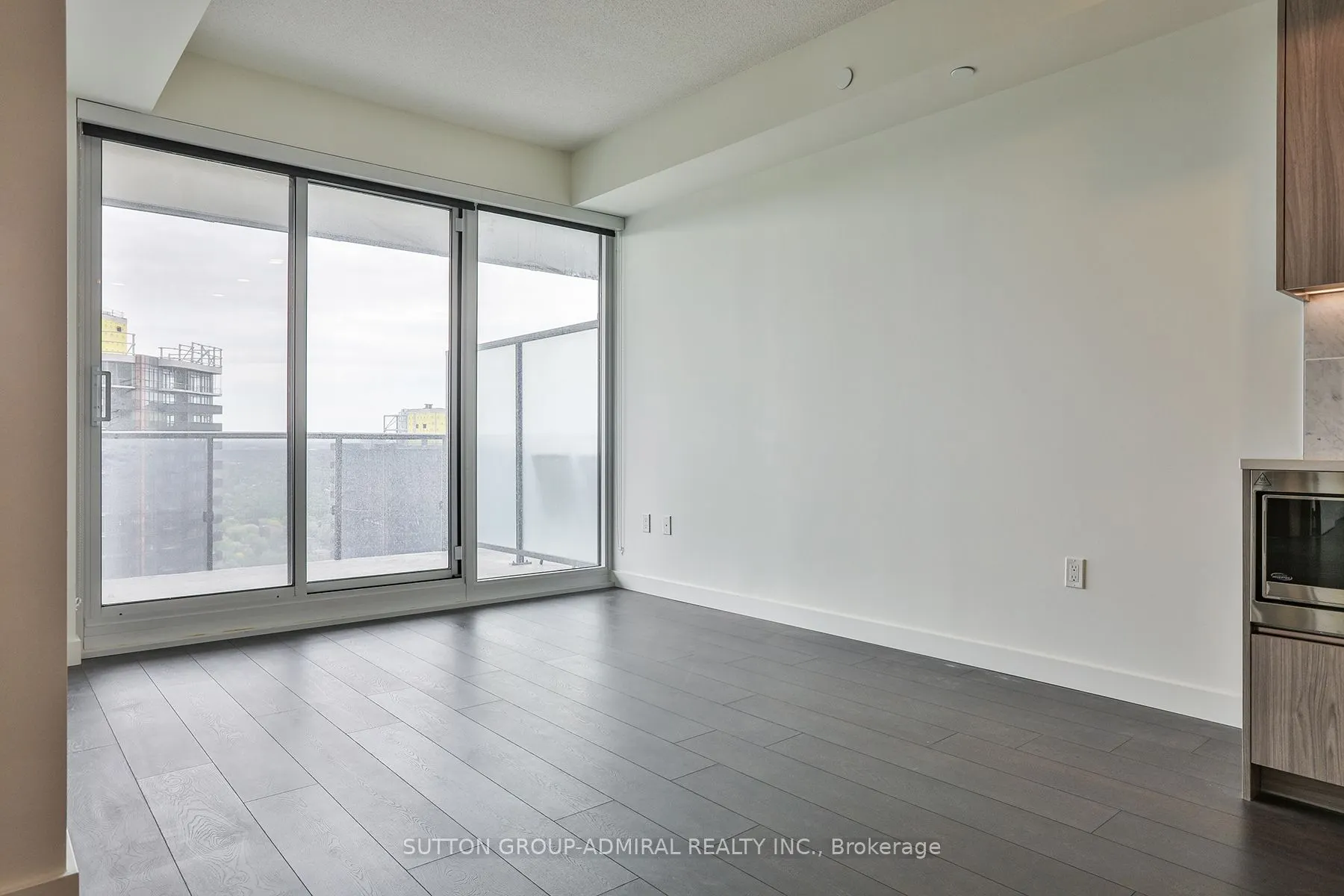 85 McMahon Drive, #3507