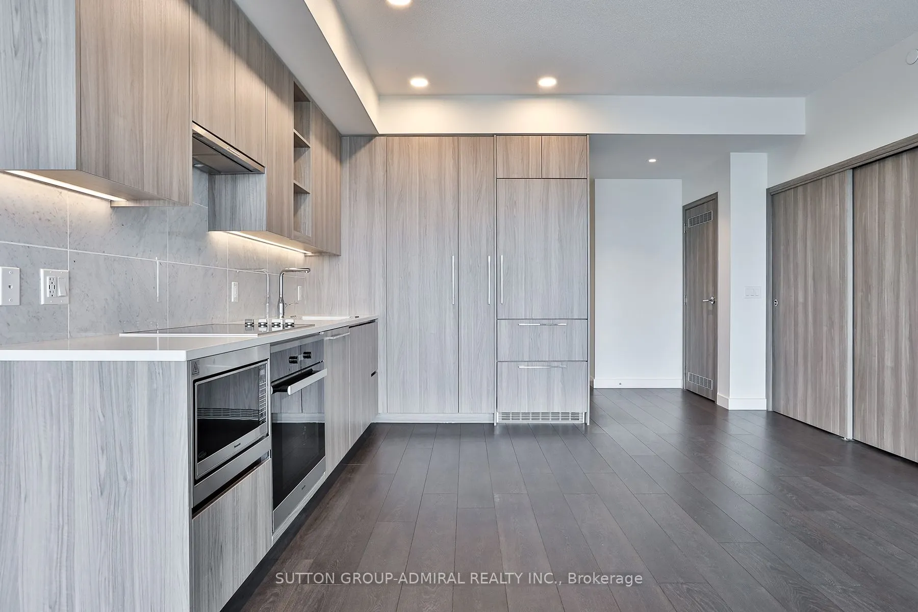 85 McMahon Drive, #3507