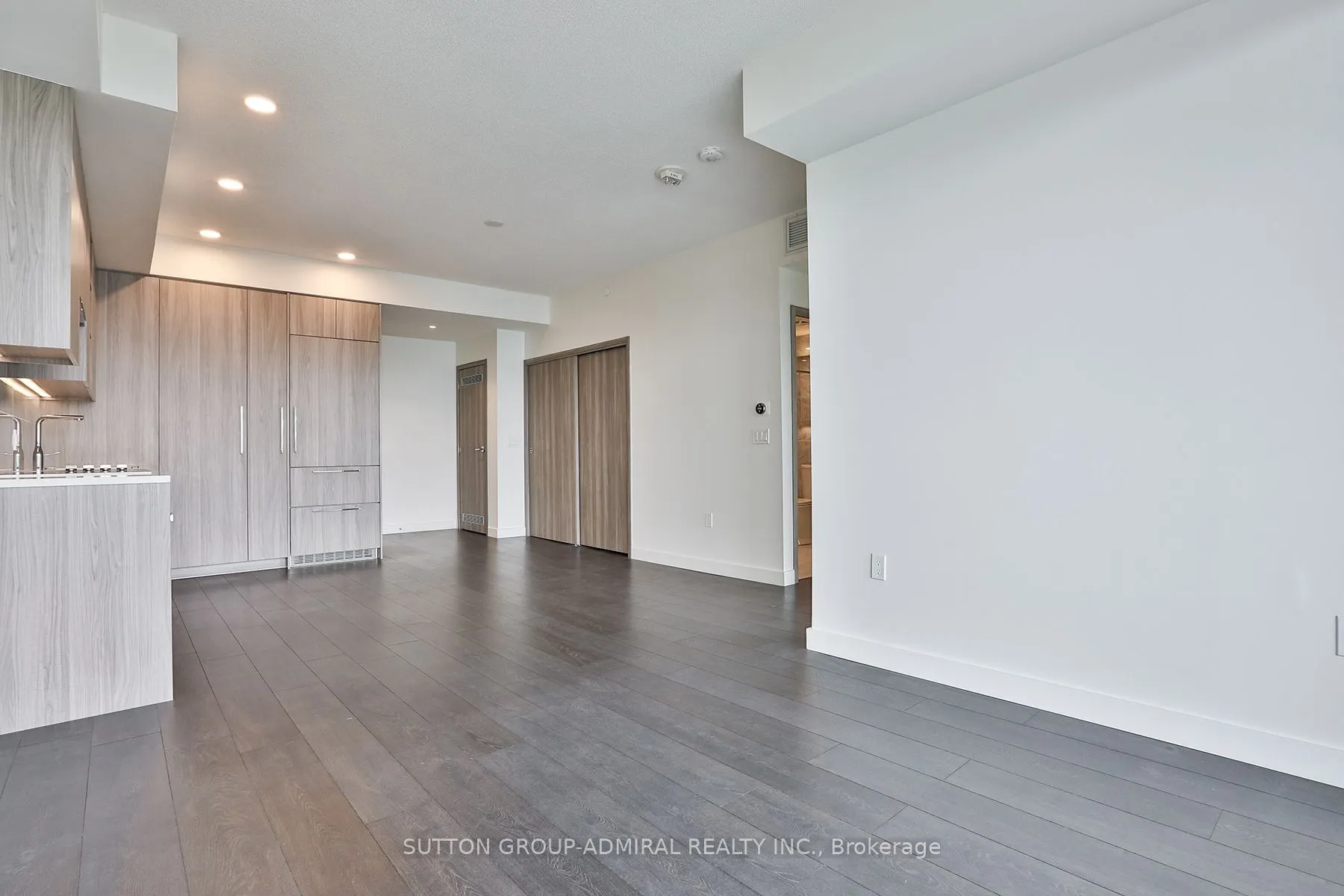 85 McMahon Drive, #3507