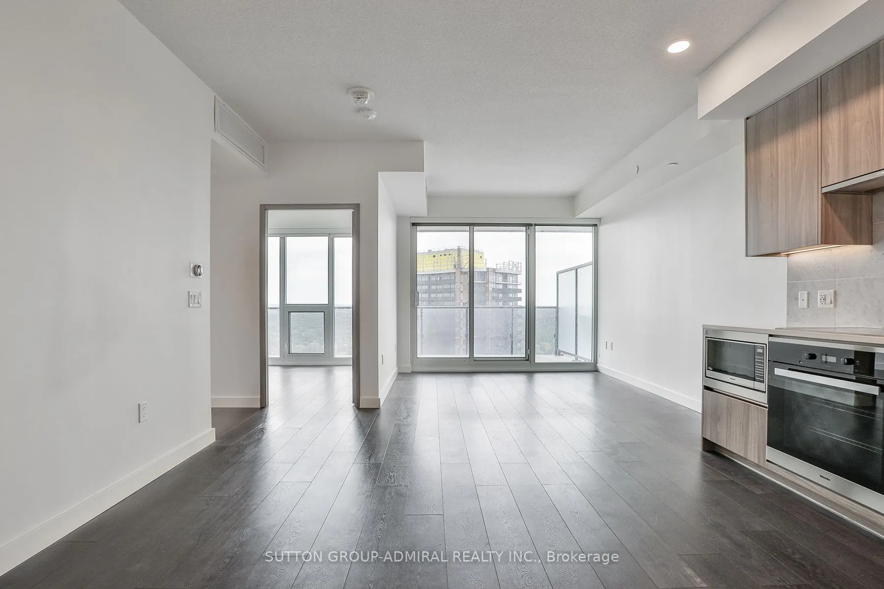 85 McMahon Drive, #3507