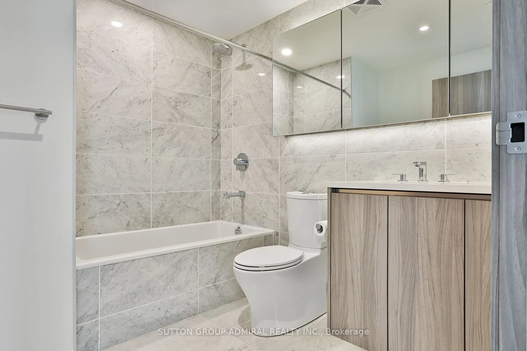 85 McMahon Drive, #3507