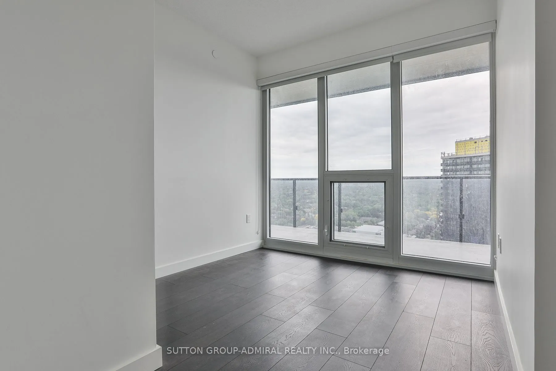 85 McMahon Drive, #3507