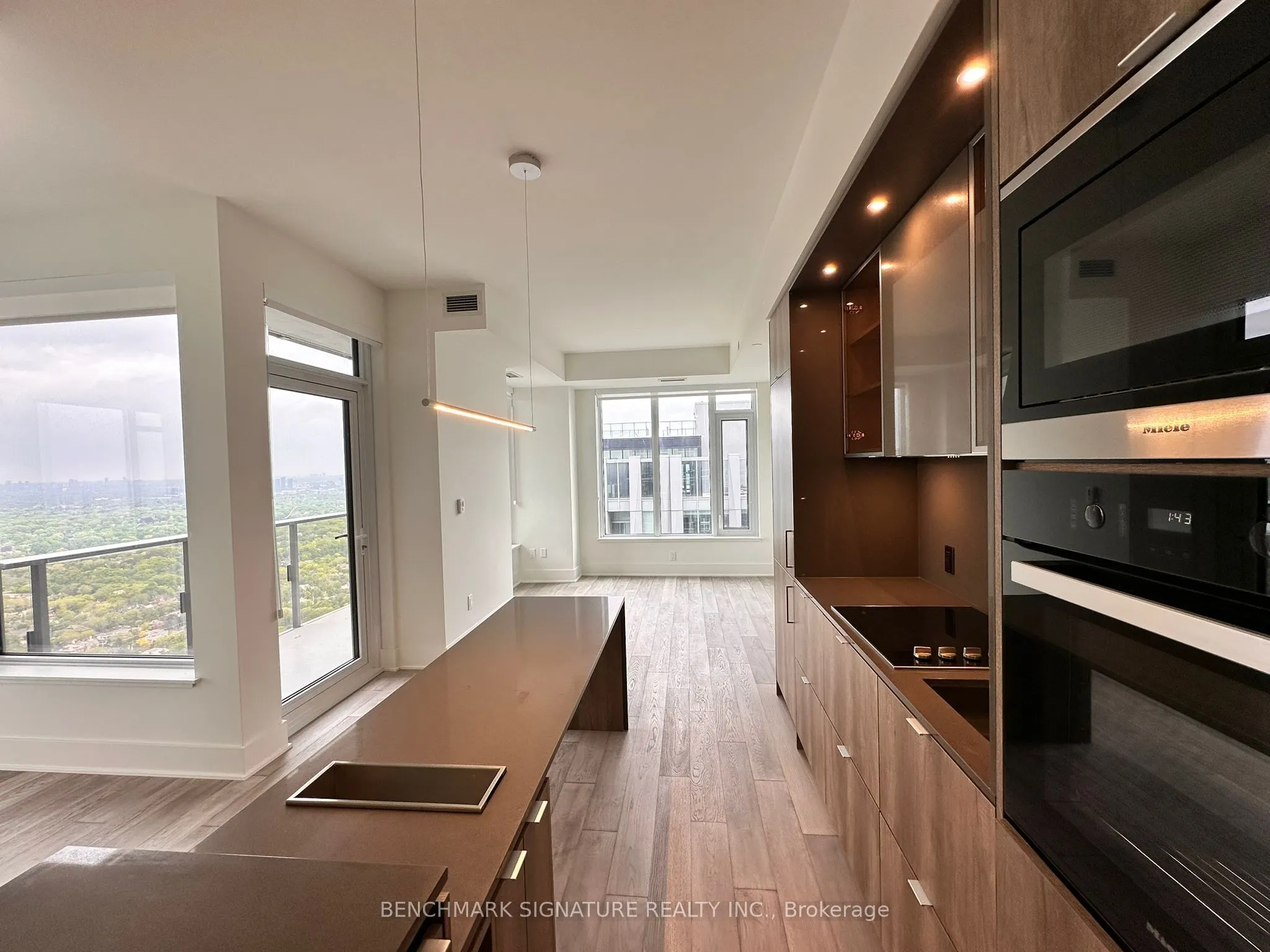11 Yorkville Avenue #5504
