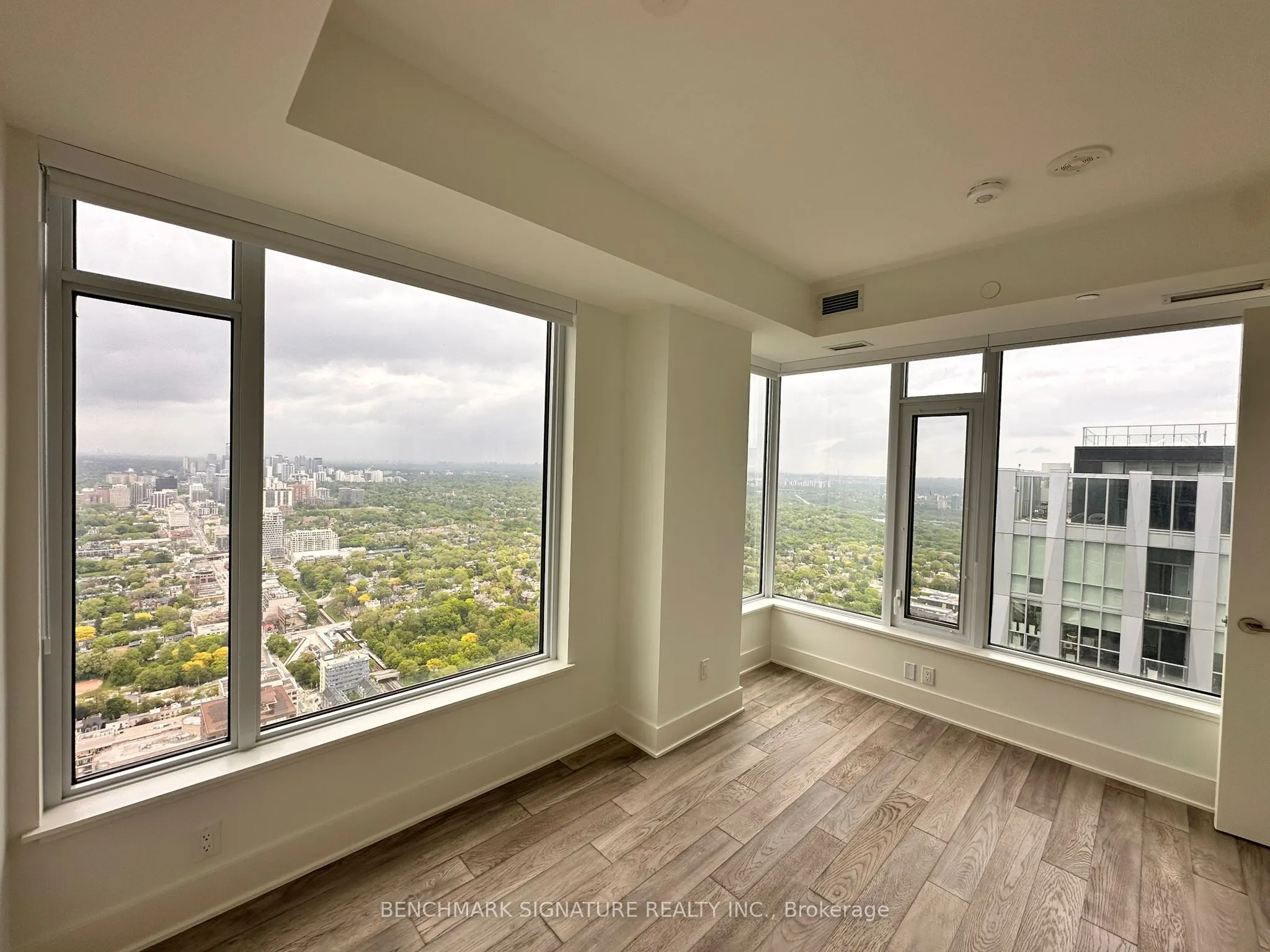 11 Yorkville Avenue #5504