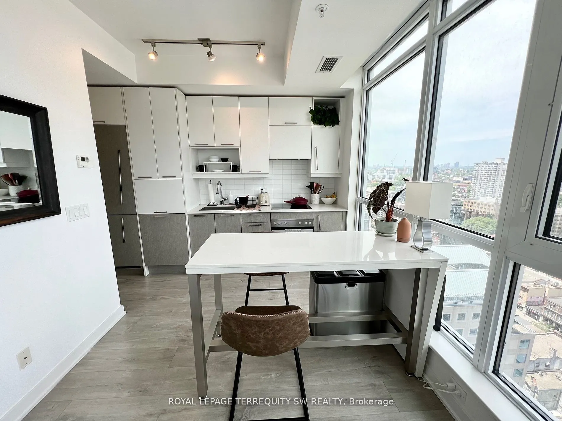 199 Richmond Street, #2202