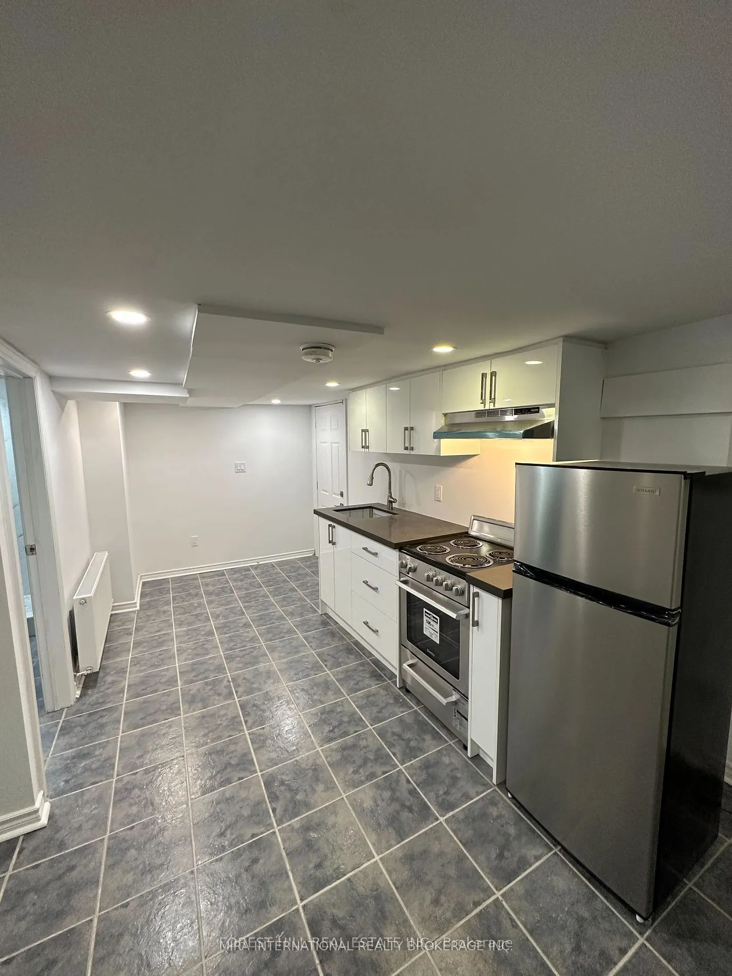 414 Dundas Street E, #B1