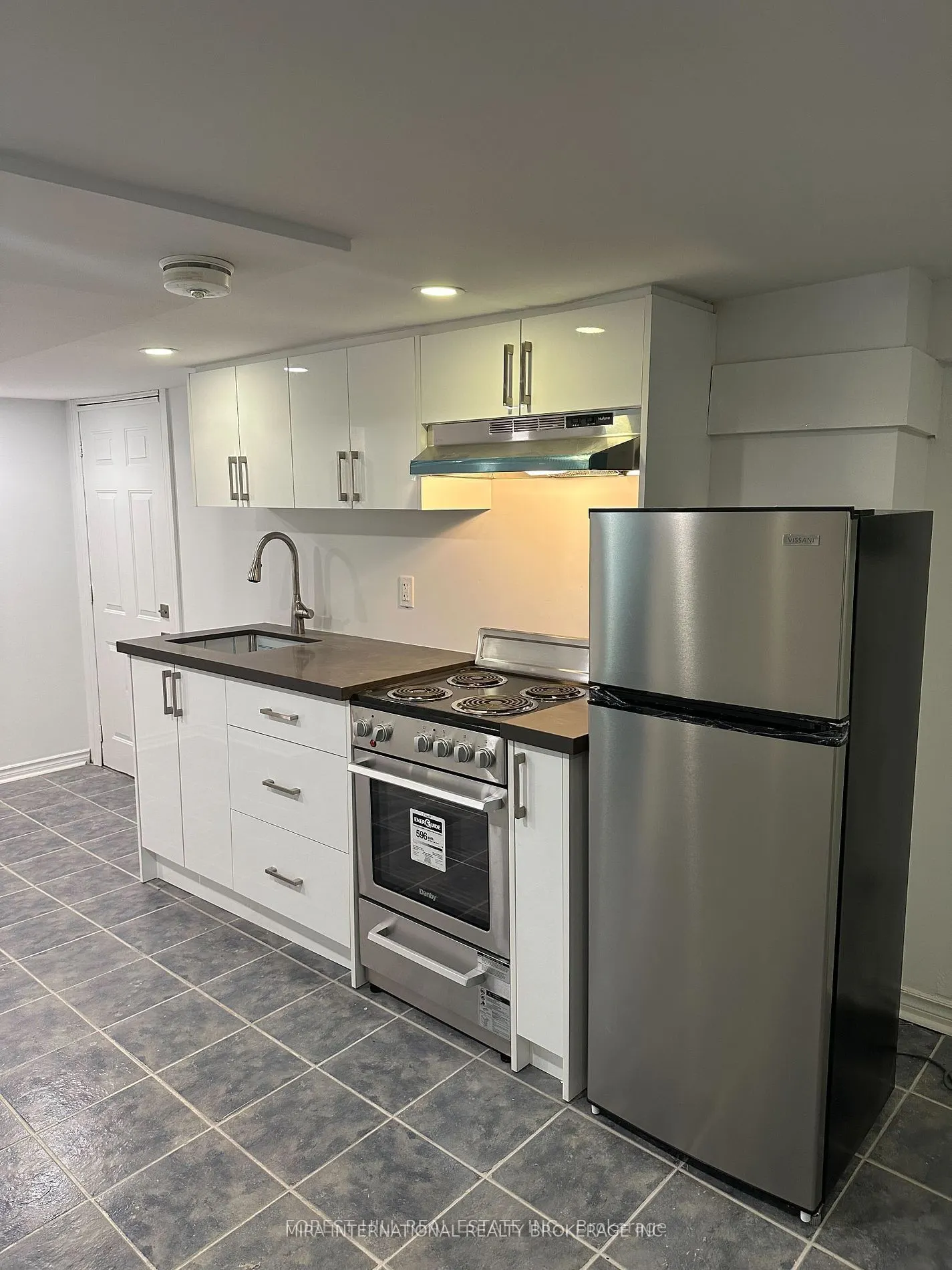 414 Dundas Street E, #B1