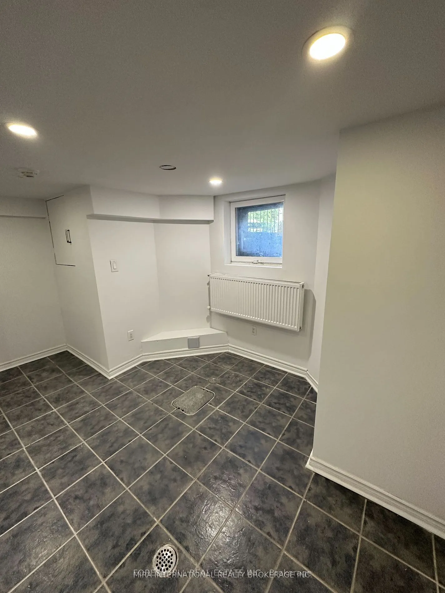 414 Dundas Street E, #B1