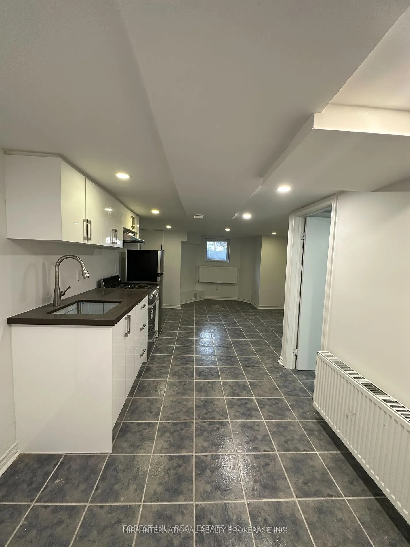 414 Dundas Street E, #B1